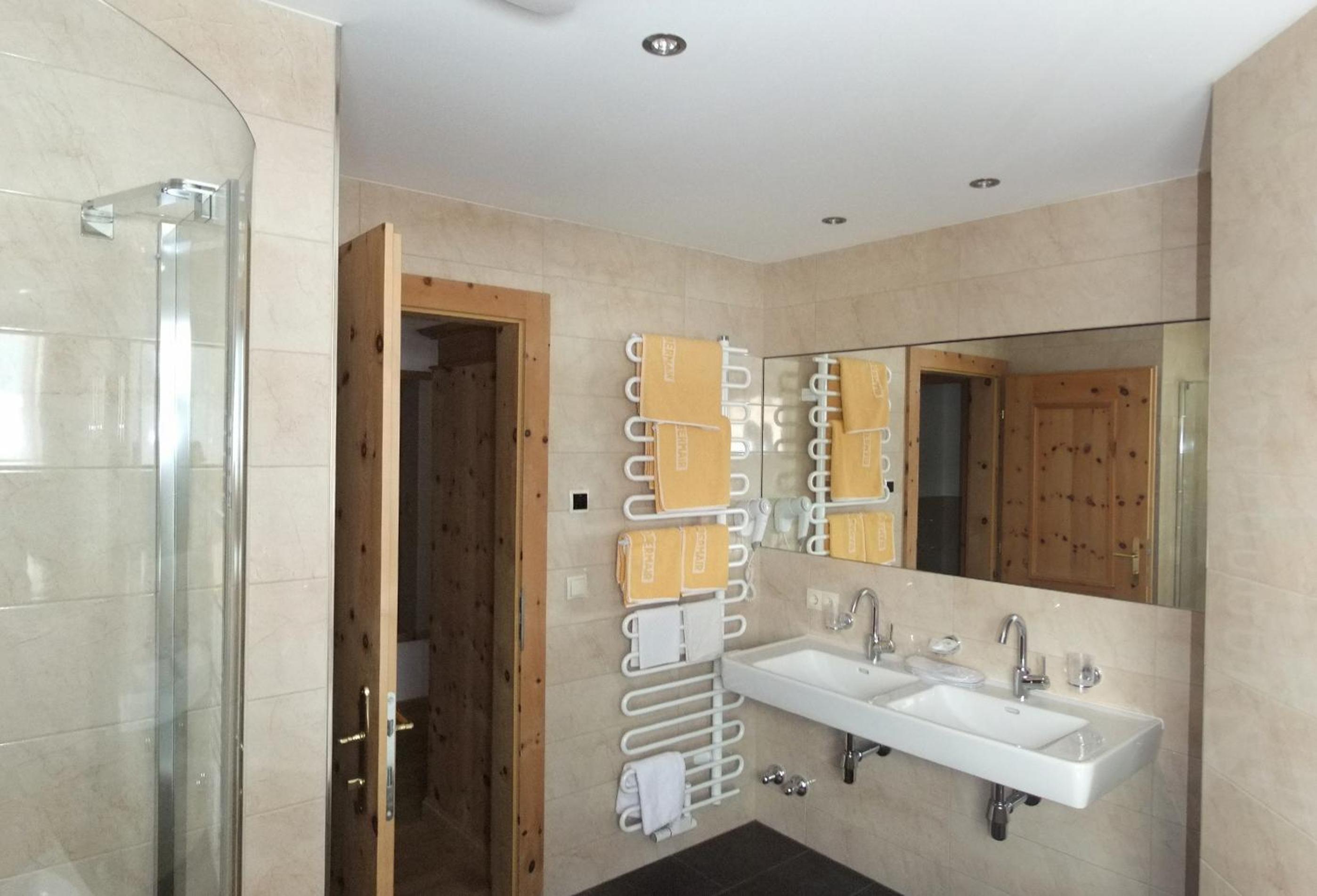 Suite - Photo 2