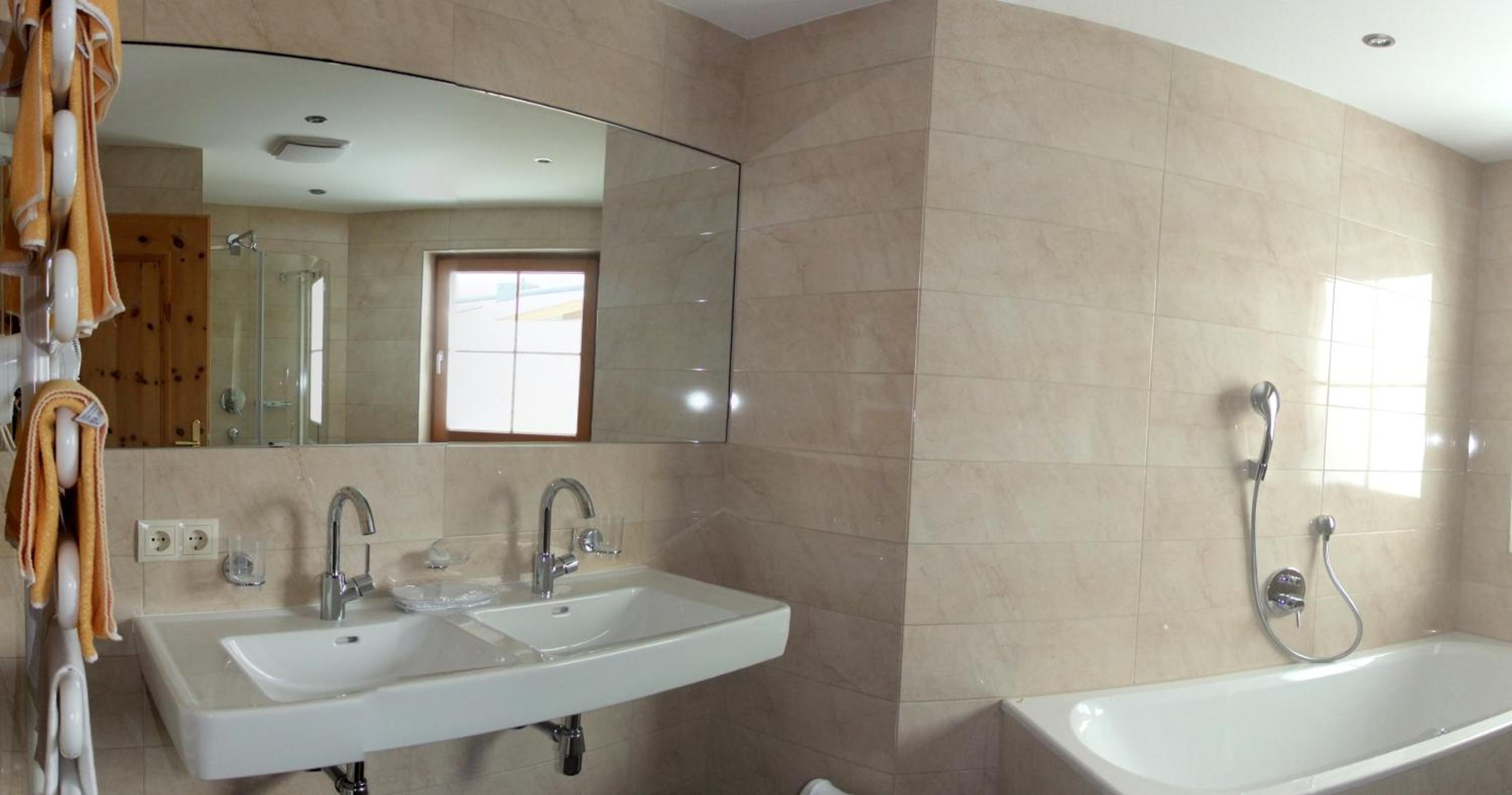 Suite - Photo 3