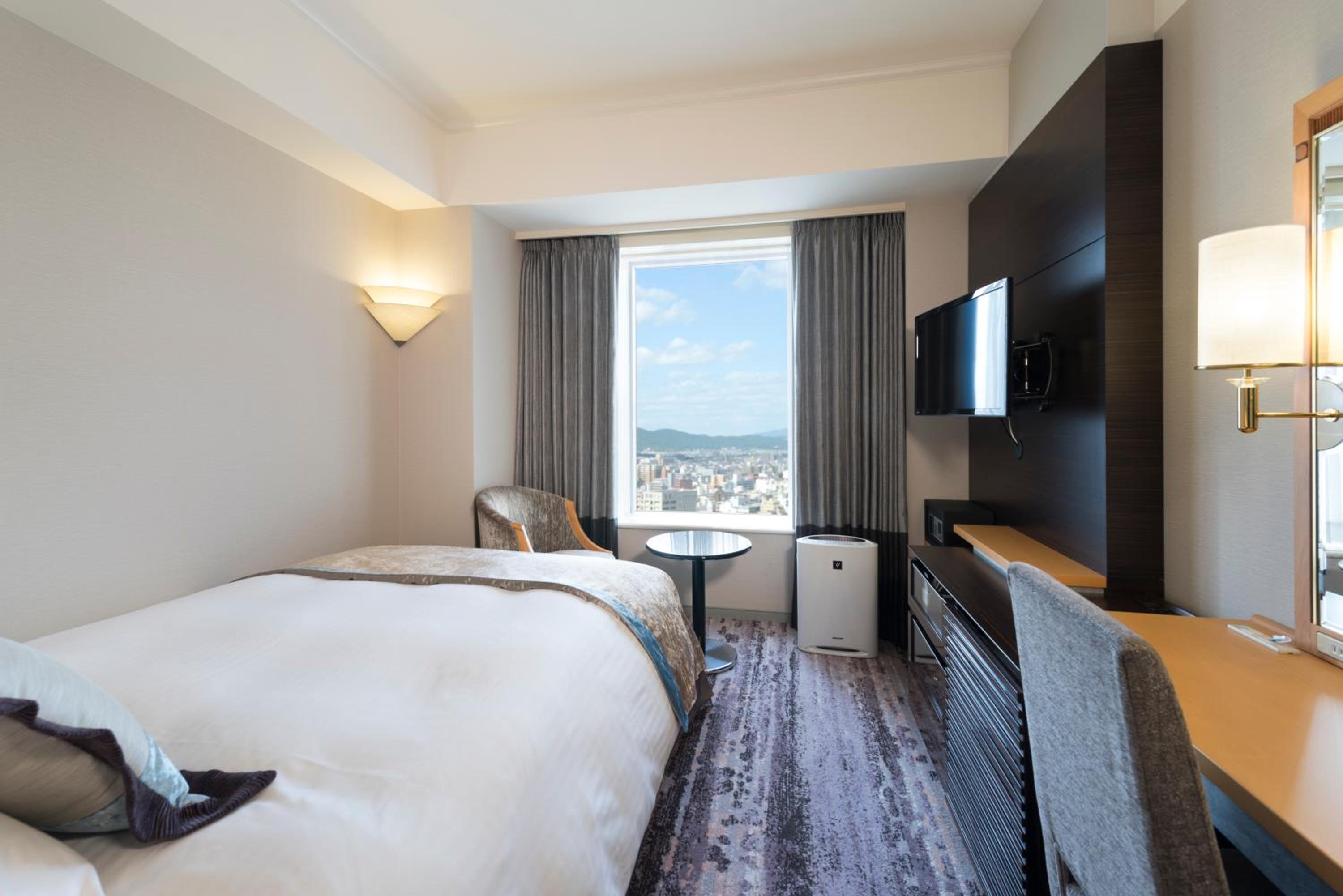 Granvia Floor - Double Room with Small Double Bed with Lounge Access - Non-Smoking - Photo 5