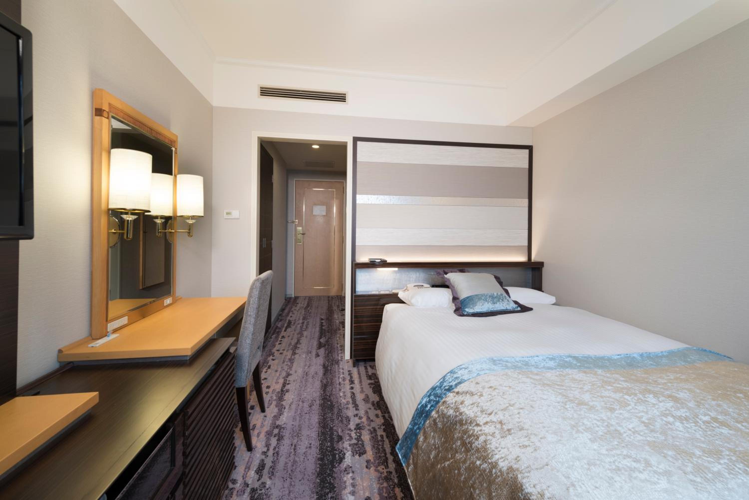 Granvia Floor - Double Room with Small Double Bed with Lounge Access - Non-Smoking - Photo 3