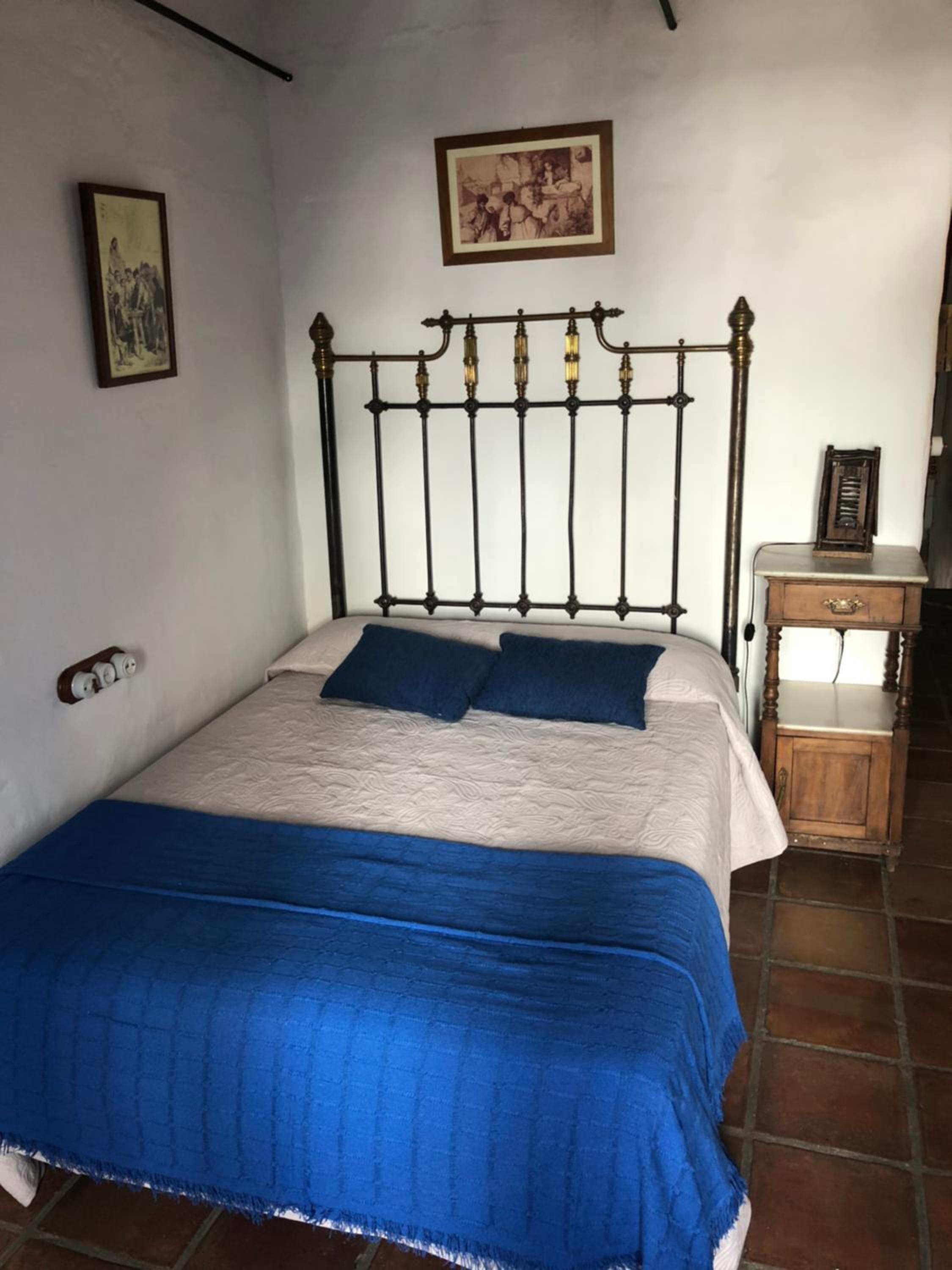 Double Room - Photo 8