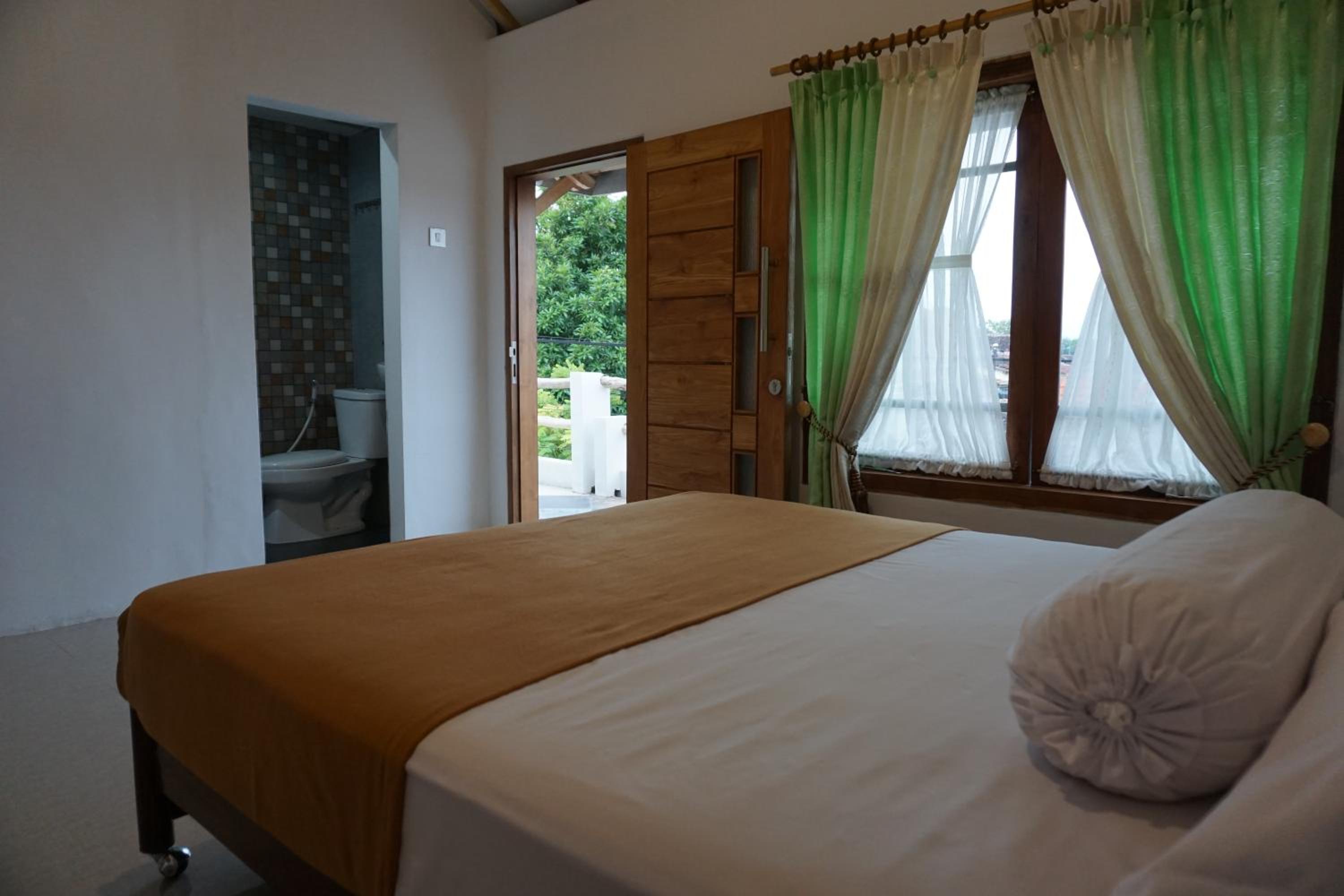 King Room with Balcony photo 1