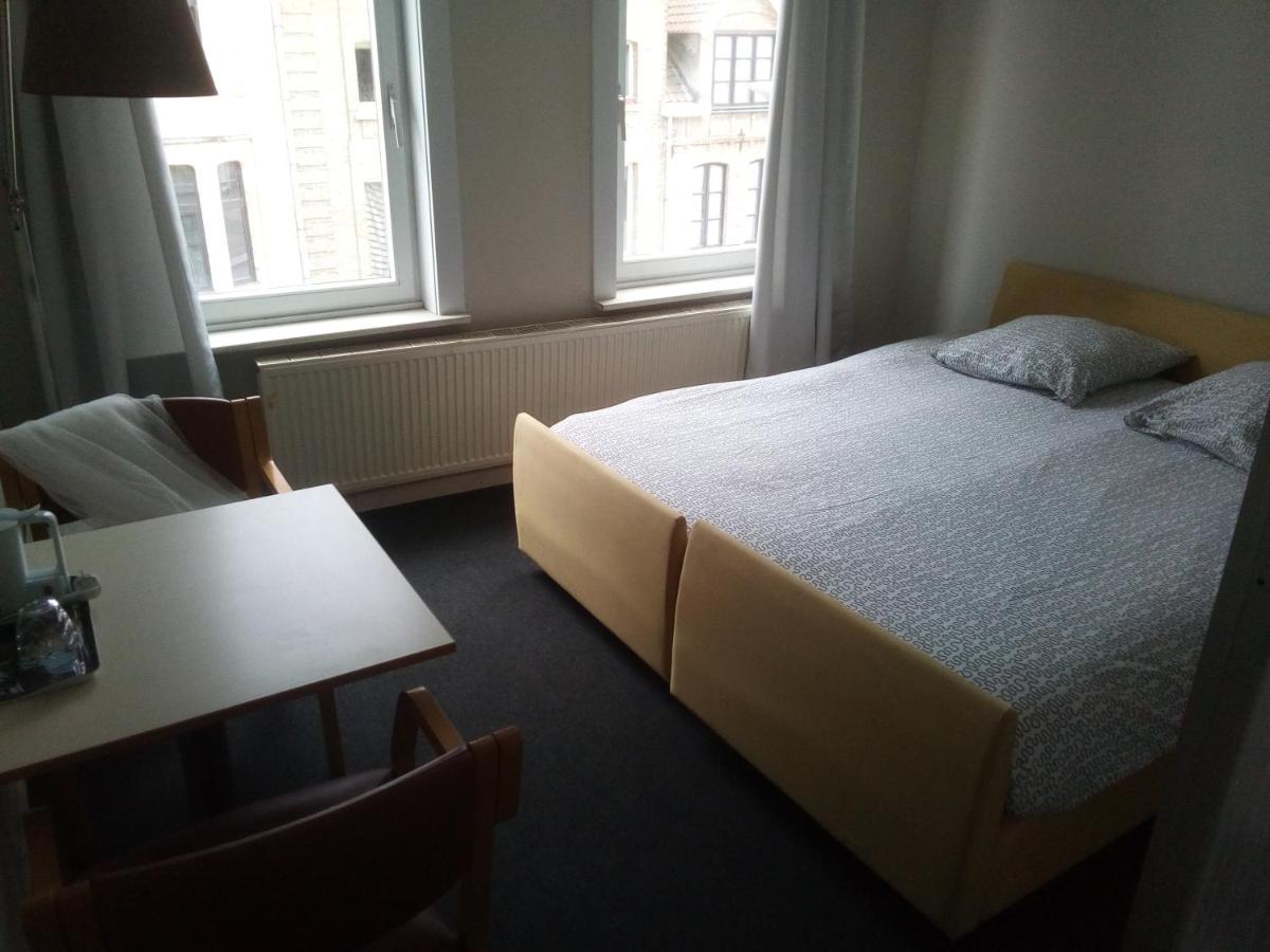 Large Double or Twin Room photo 1