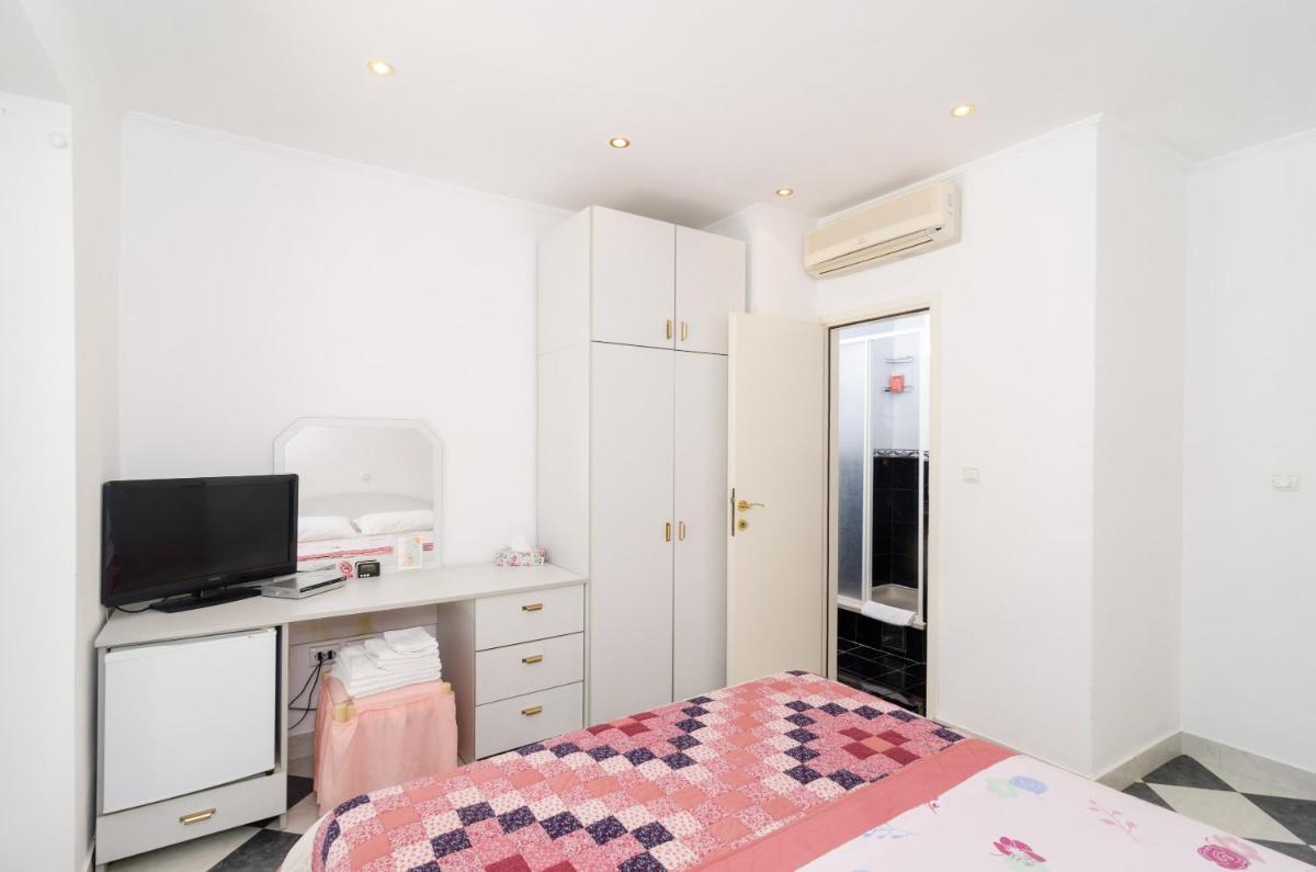 Double Room with En Suite Bathroom
