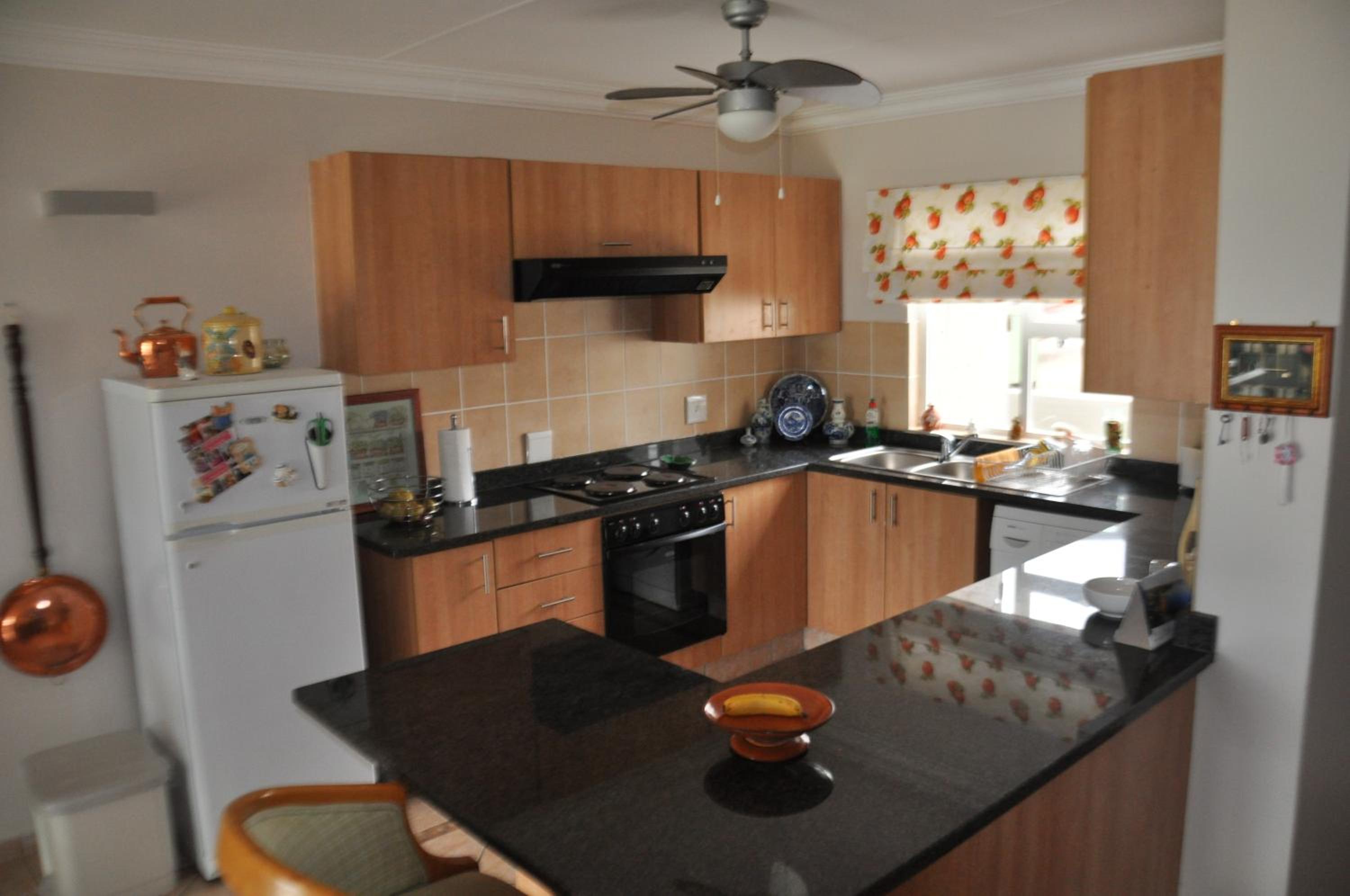 Three-Bedroom Apartment - Photo 3