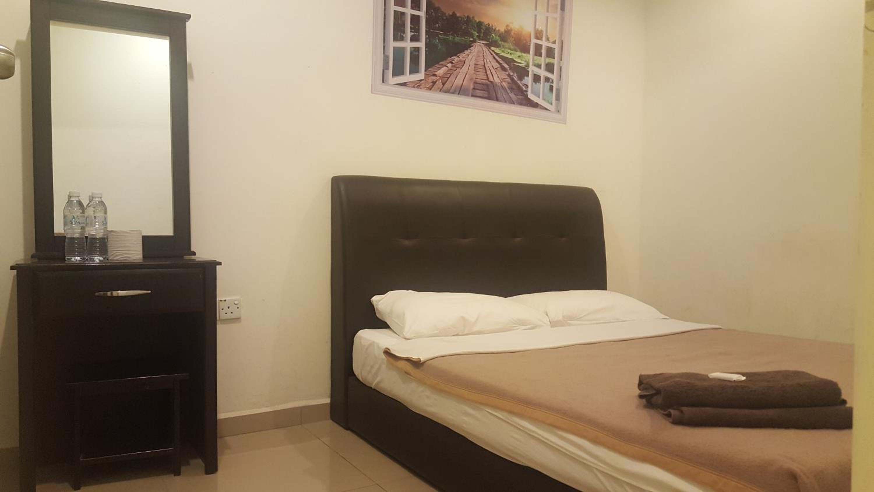 Budget Double Room photo 2