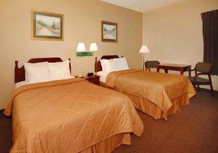 Double Room with Two Double Beds - Smoking - Photo 1