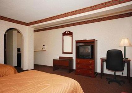 Double Room with Two Double Beds - Smoking - Photo 3