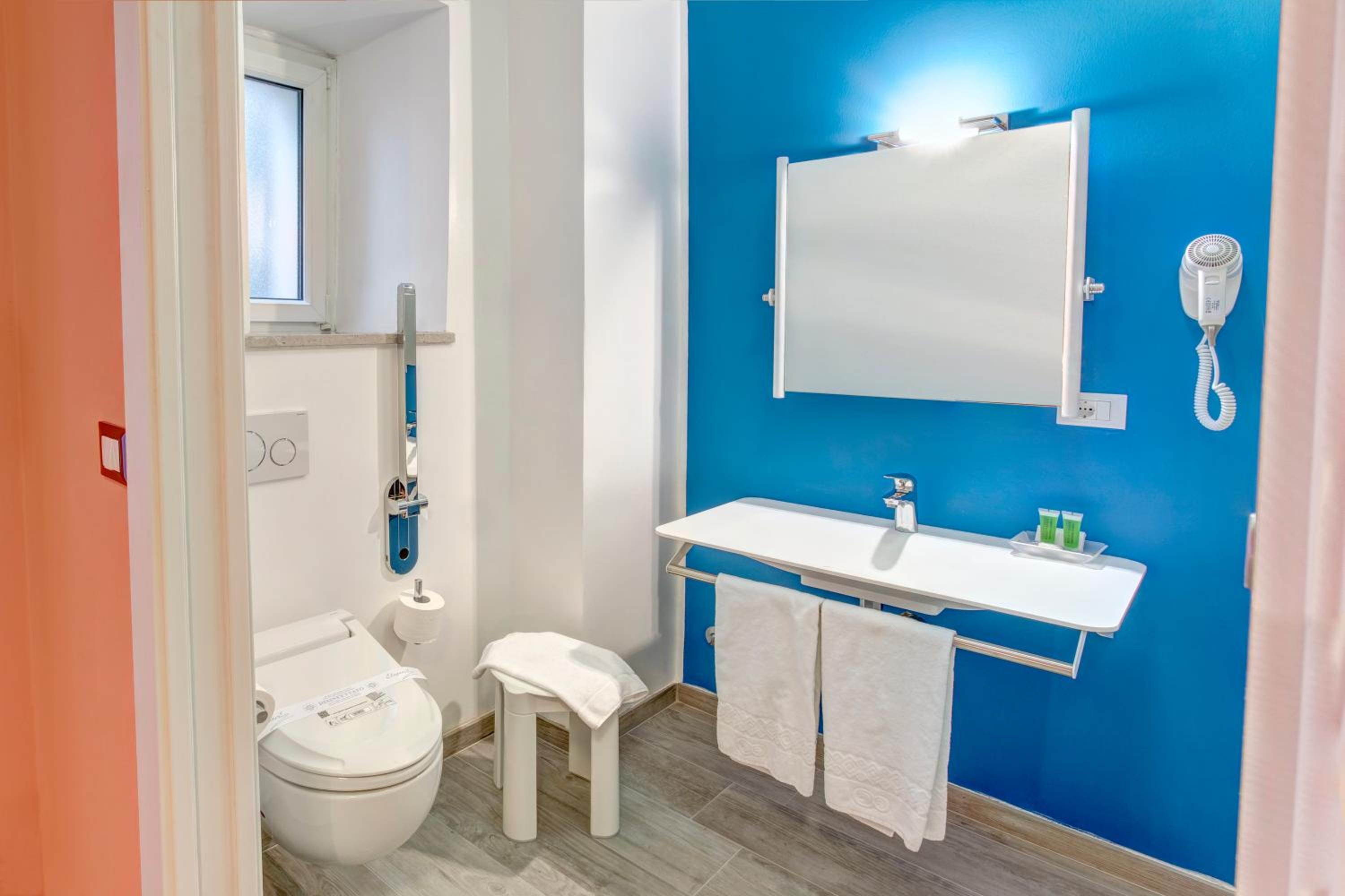Superior Double or Twin Room - Photo 35