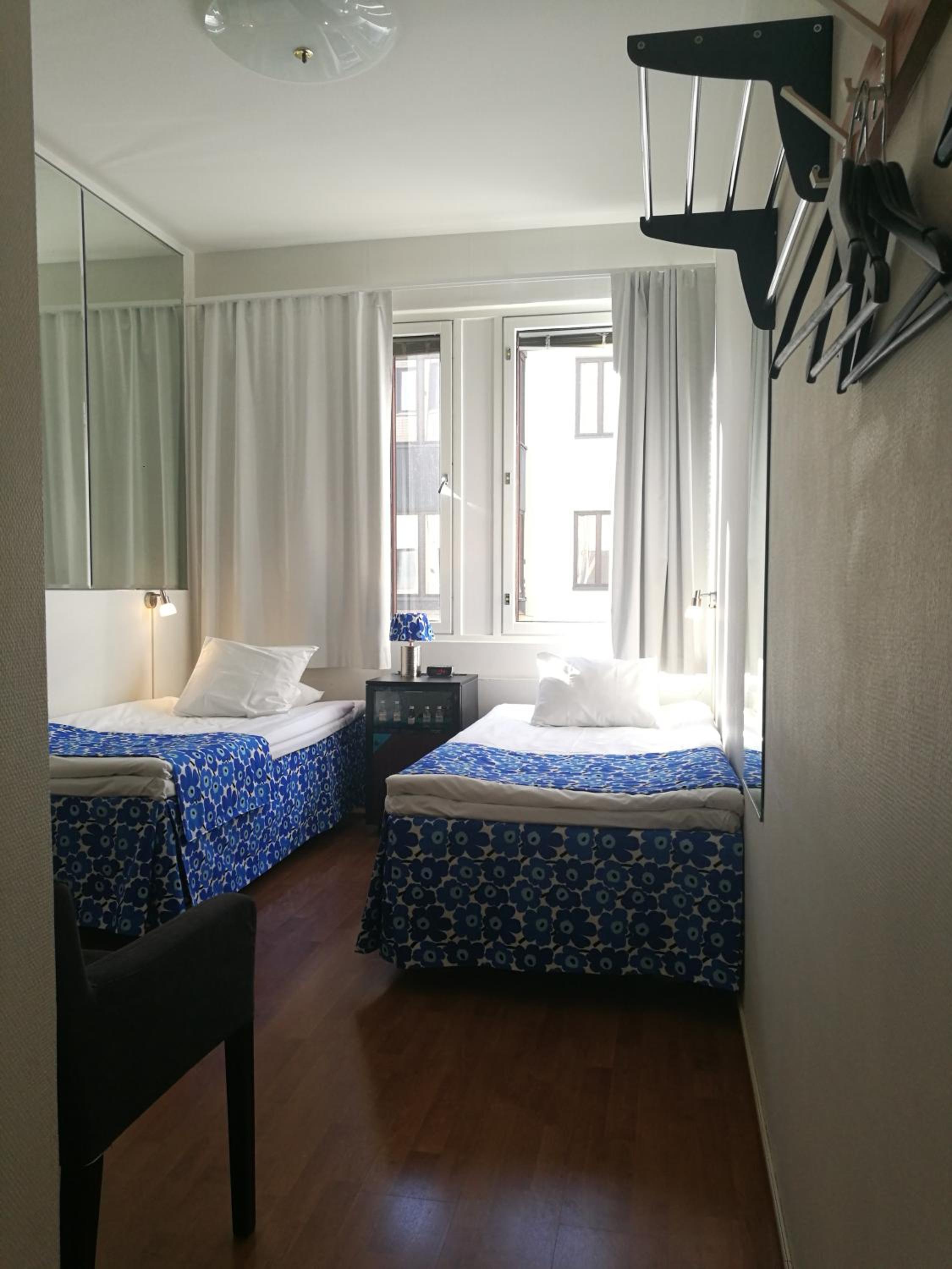 Economy Twin Room - Photo 22