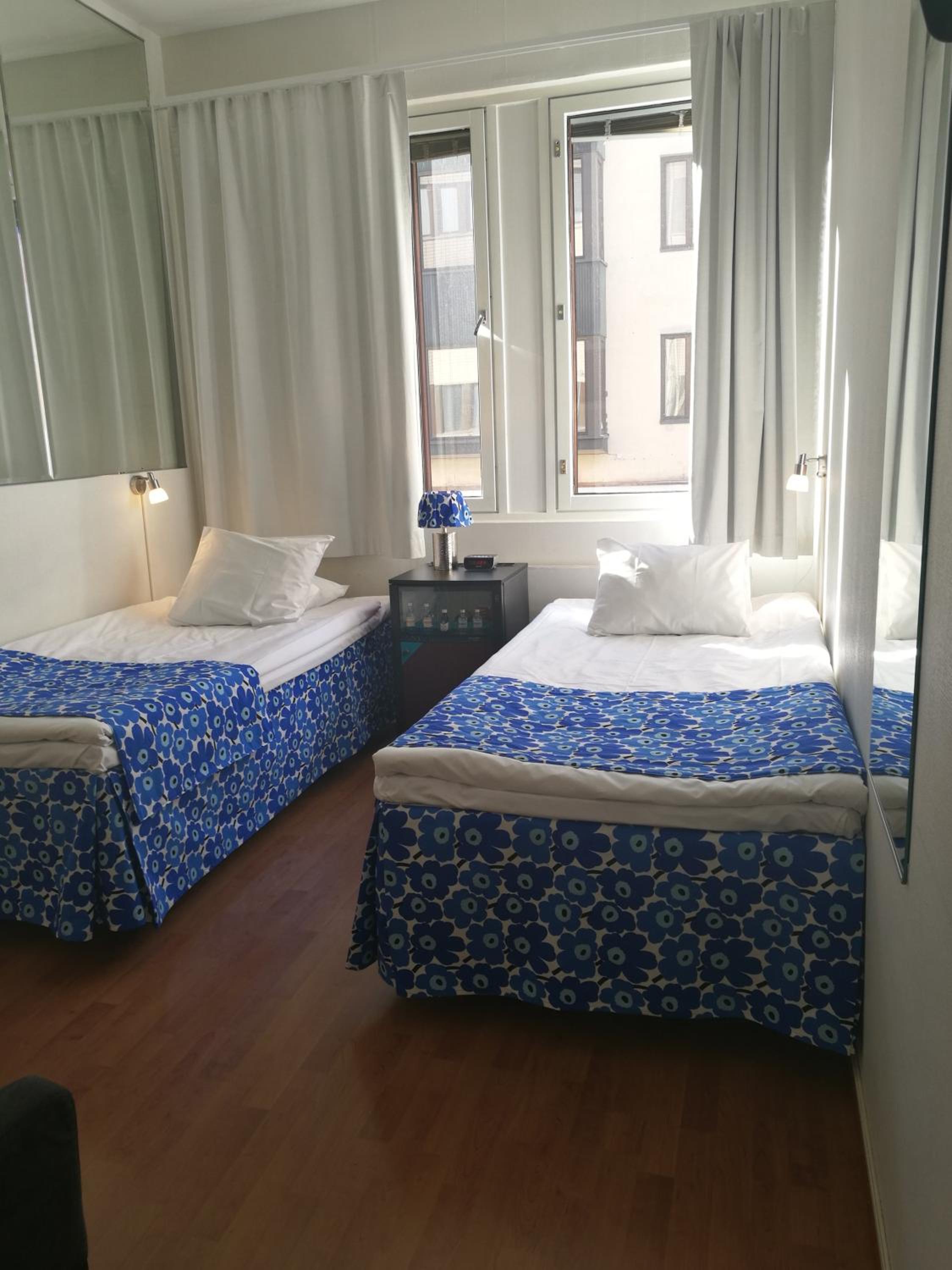 Economy Twin Room - Photo 21