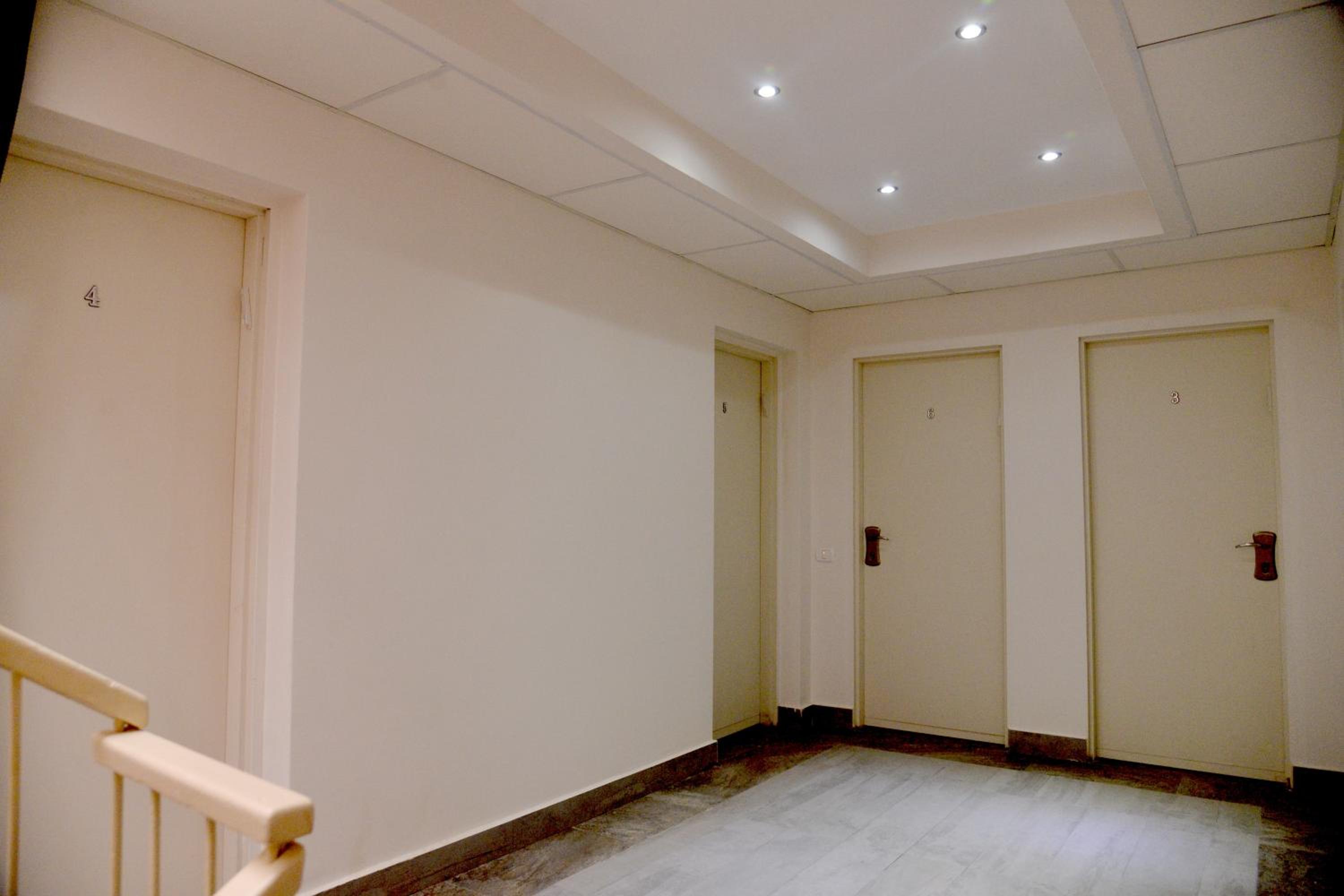 Standard Studio - Photo 7