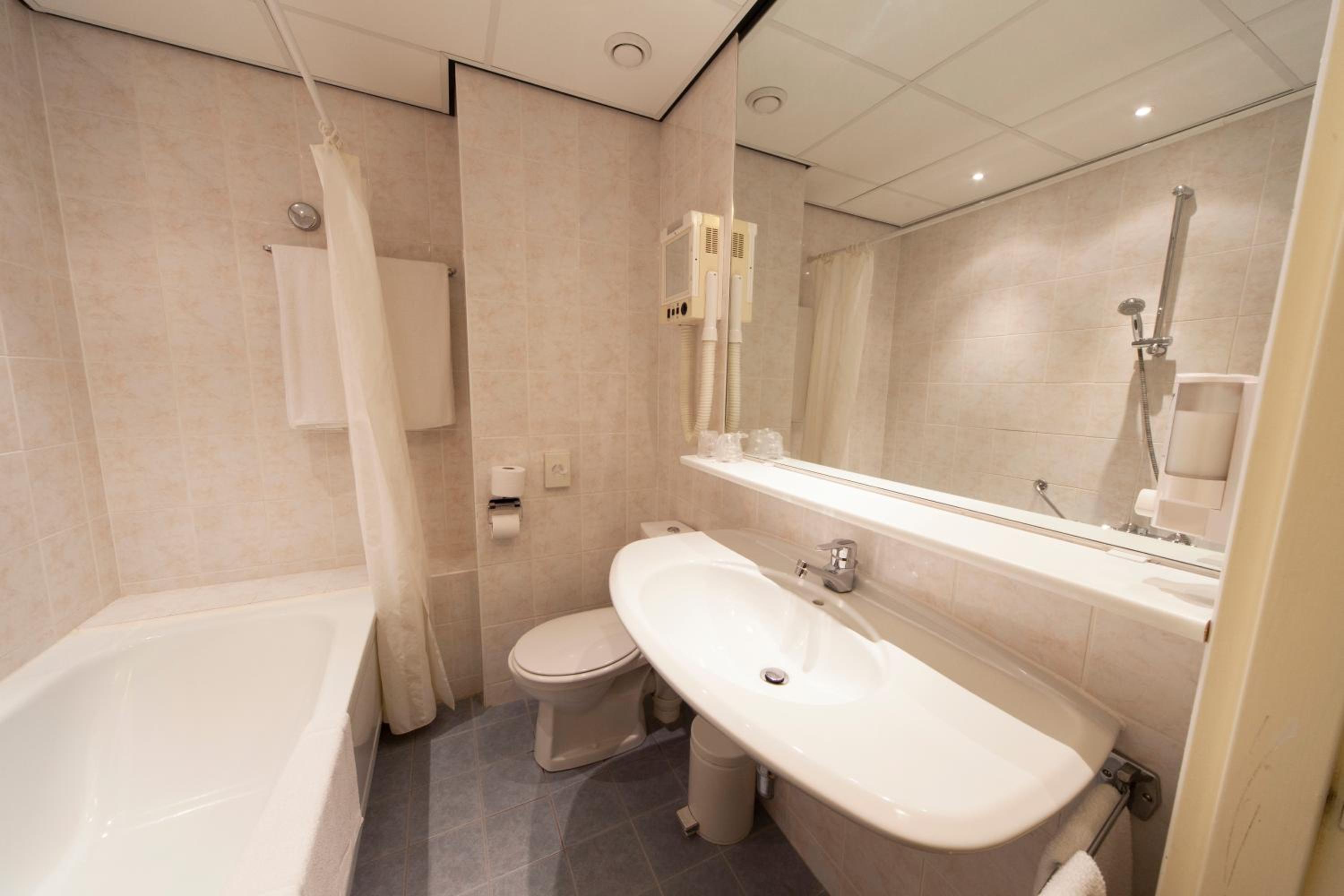 Standard Double Room - Photo 4