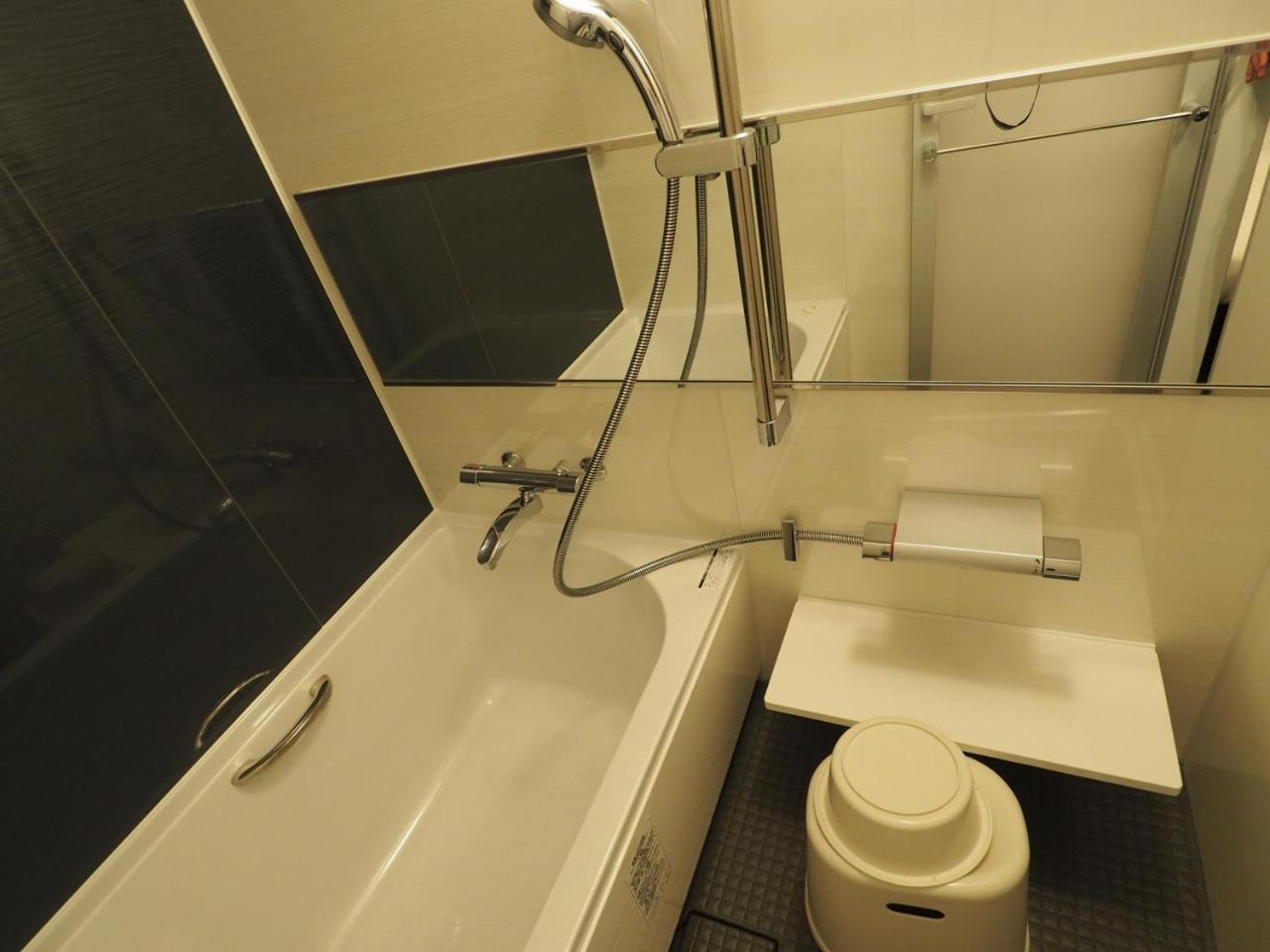 Twin Room - Non-Smoking photo 2