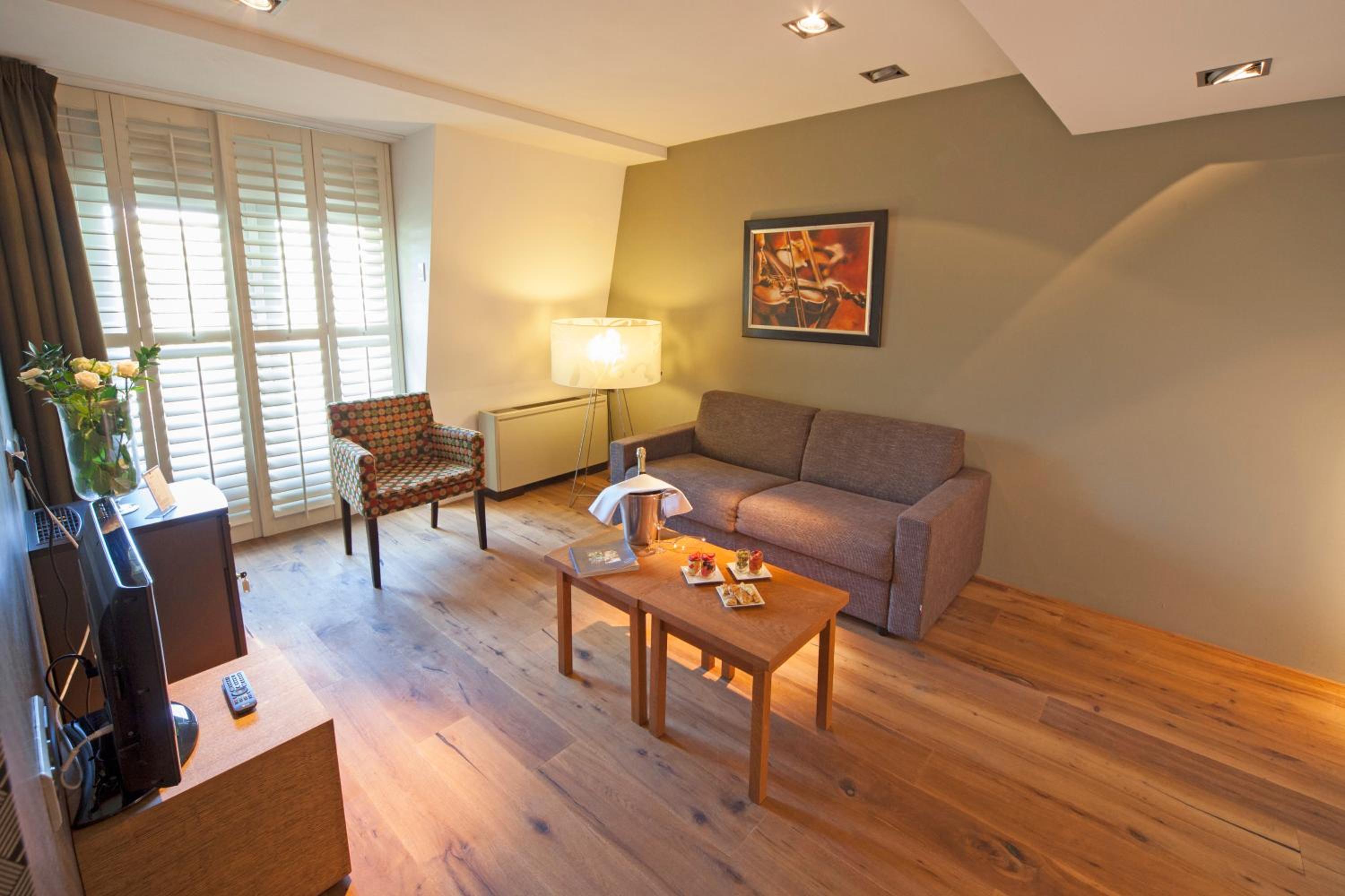 Suite - Photo 3