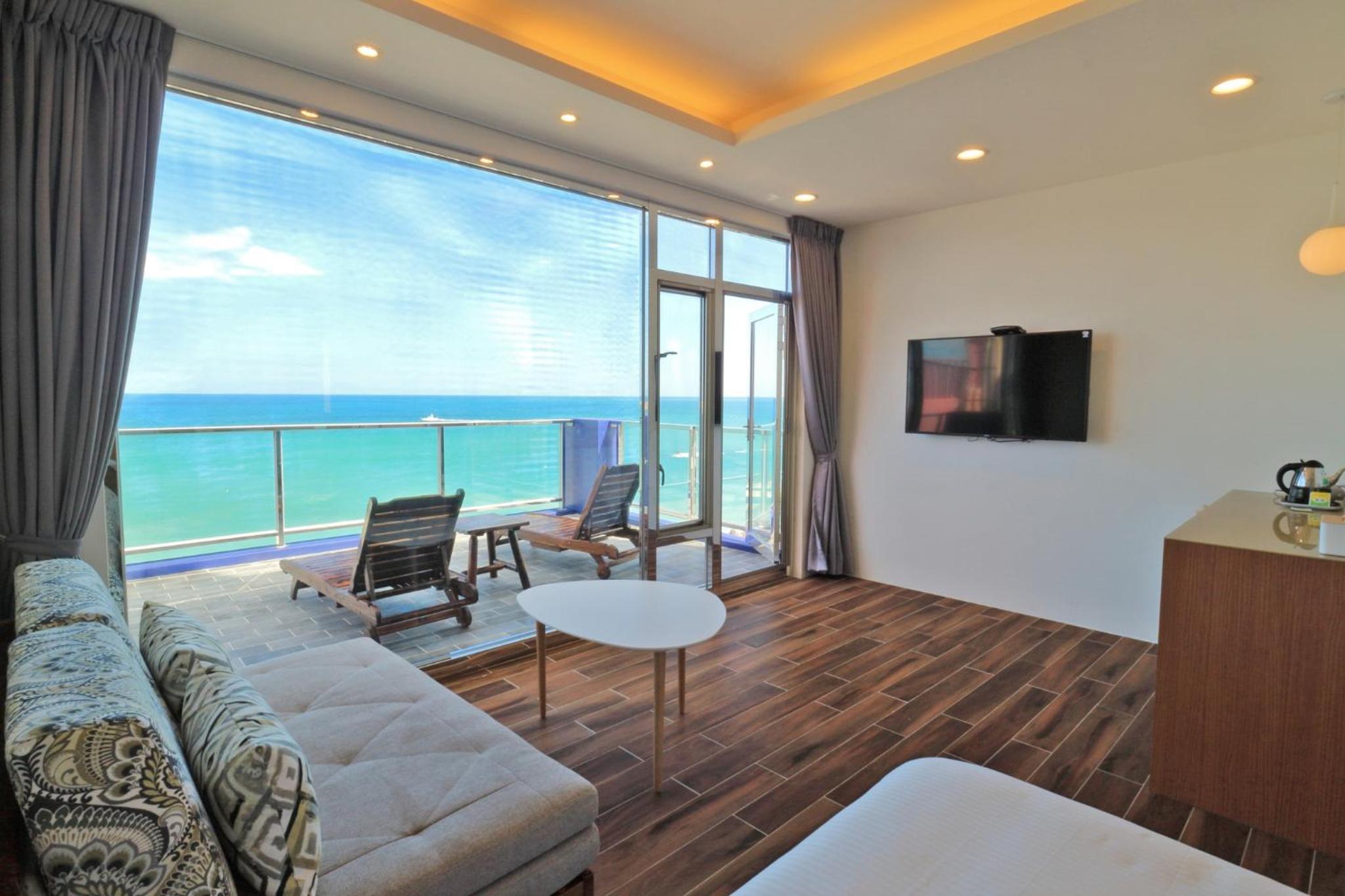 Double Room with Balcony and Sea View photo 3