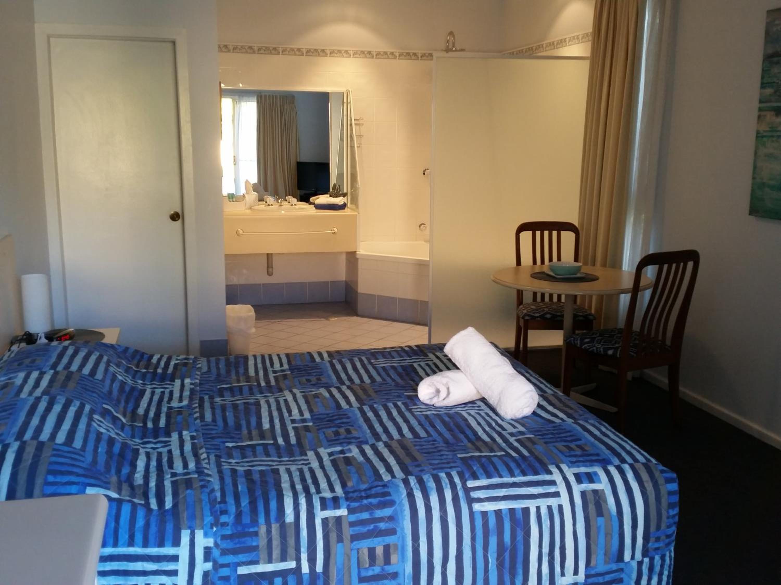  Queen Suite With Spa Bath photo 1