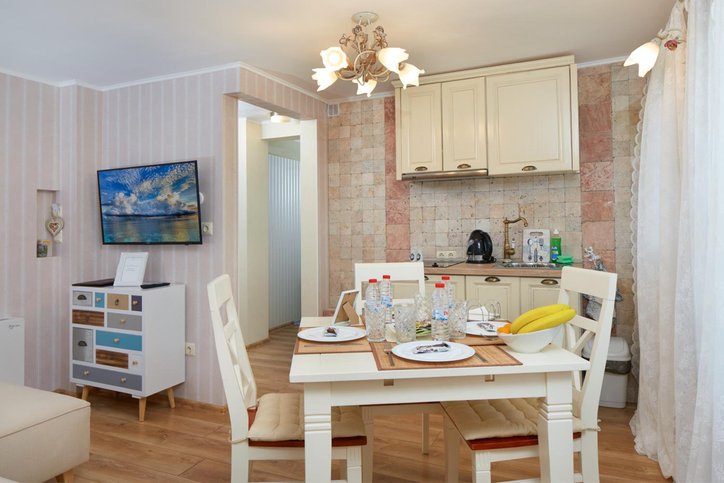 One Bedroom Apartment with Street View photo 3