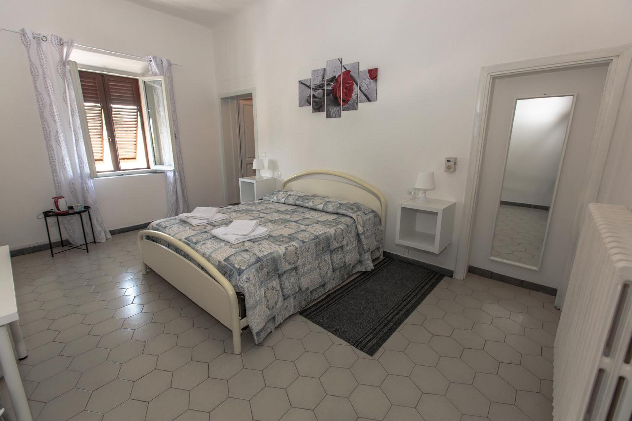 Double Room with Private Bathroom - Photo 2