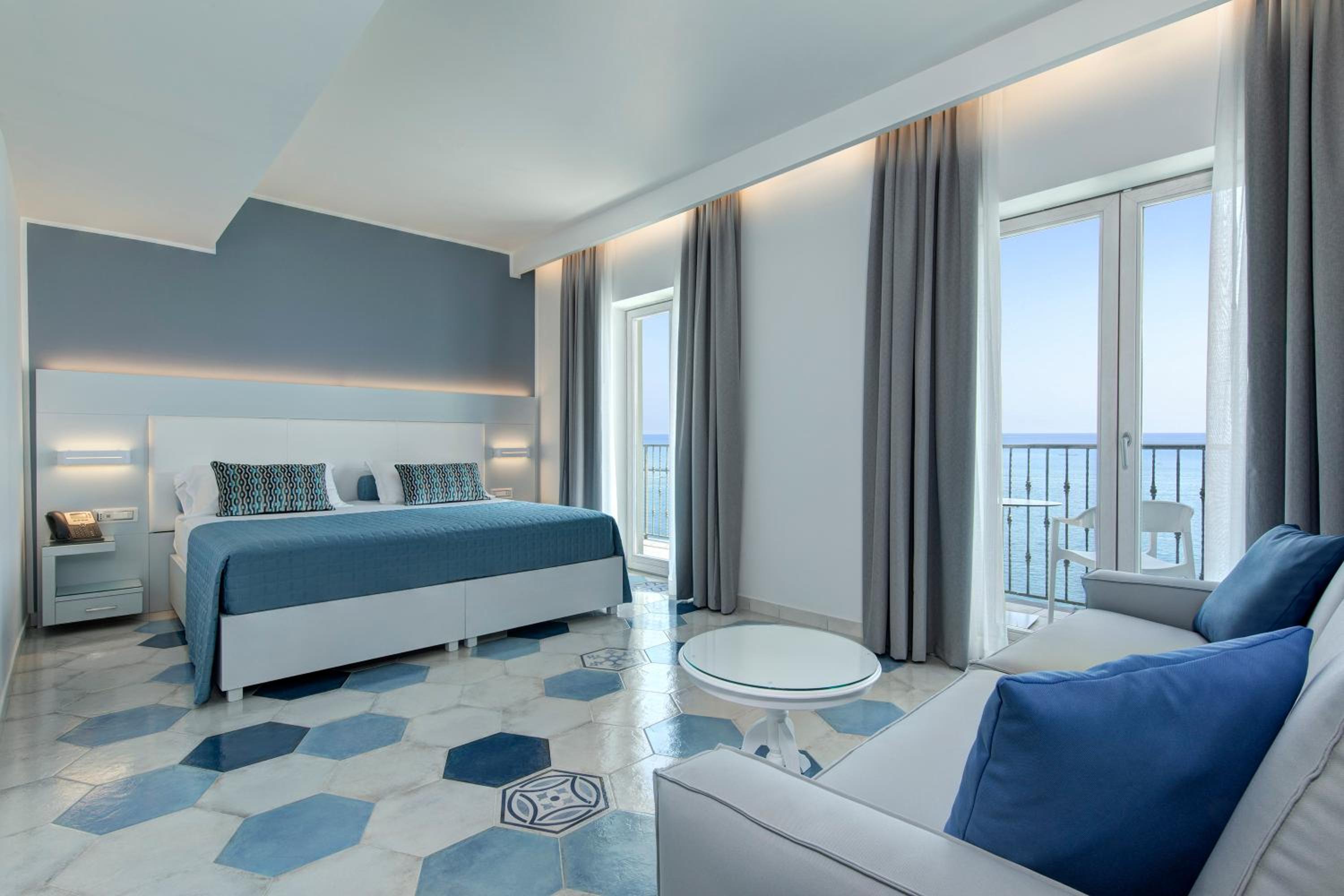 Superior Family Room with Partial Sea View - Photo 11