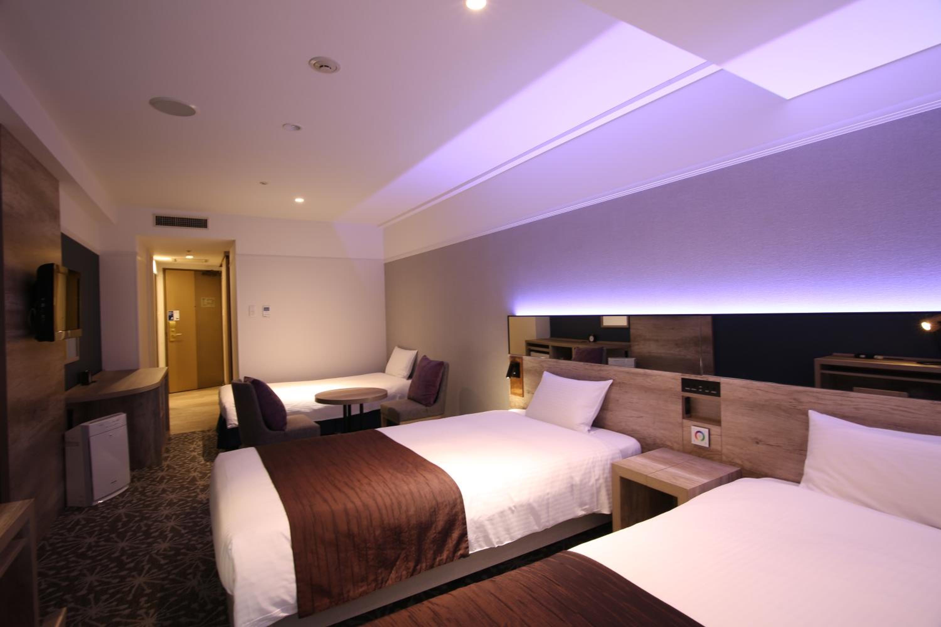 Superior Twin Room with Sofa Bed - Non-Smoking - Photo 5