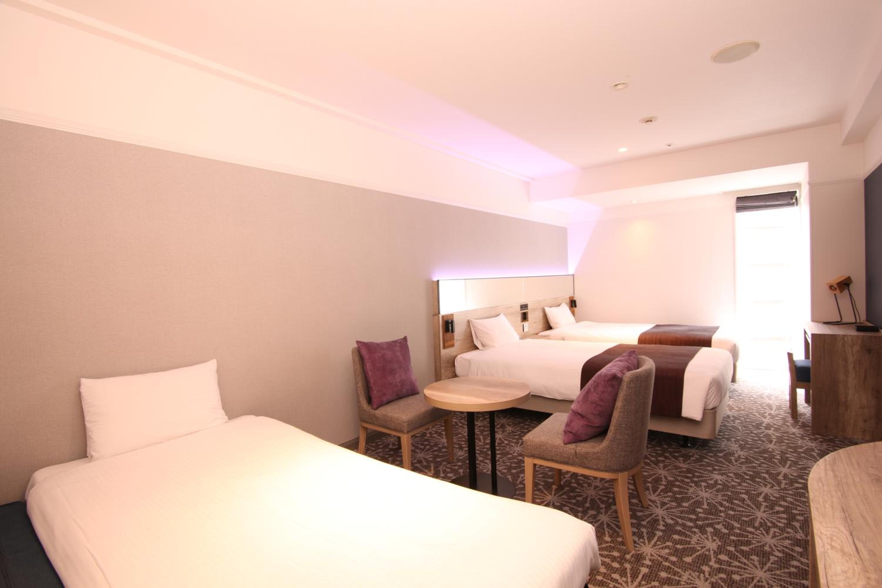 Superior Twin Room with Sofa Bed - Non-Smoking - Photo 1