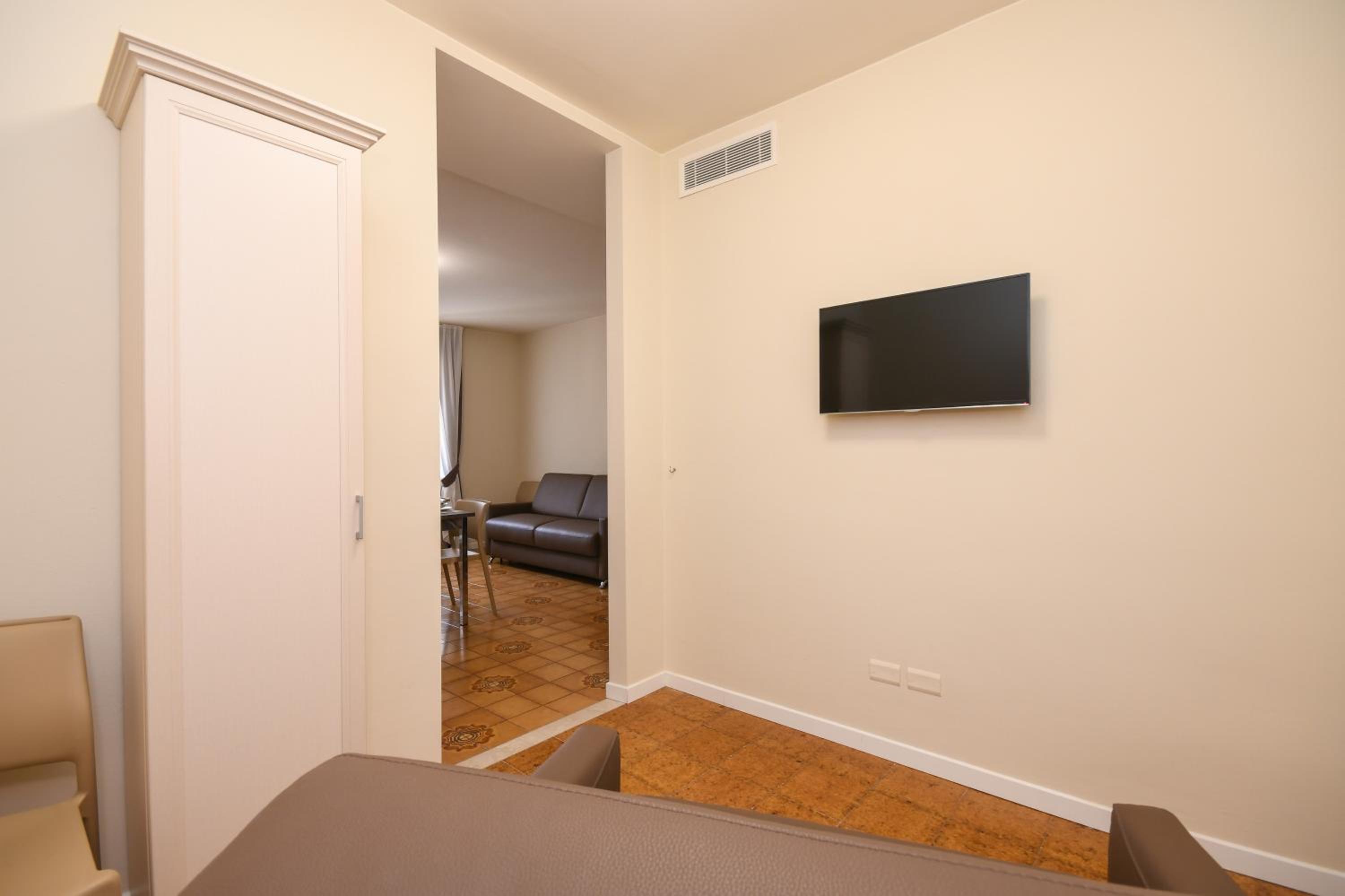 One-Bedroom Apartment (4 Adults)