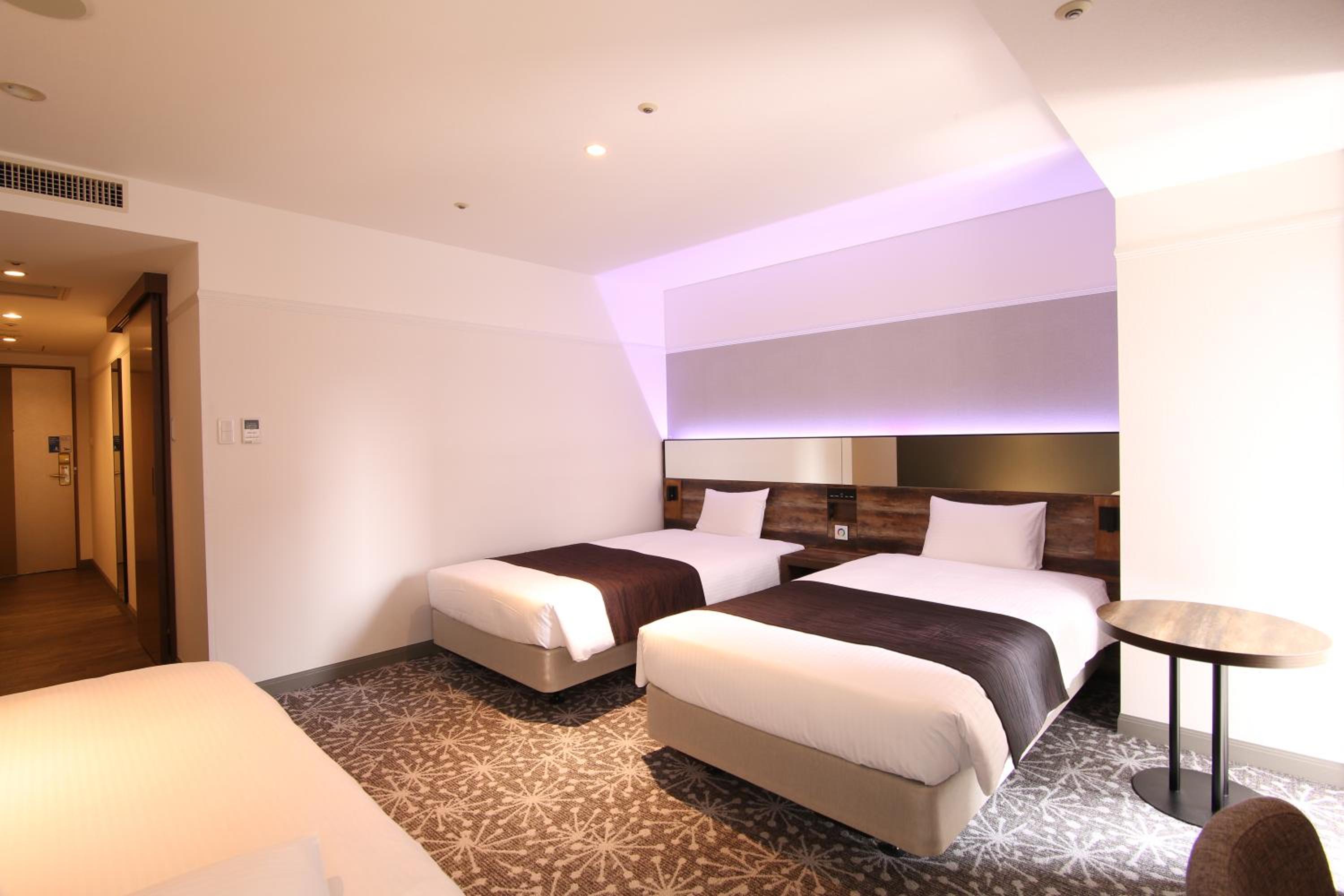 Deluxe Twin Room with Sofa Bed - Non-Smoking - Photo 6