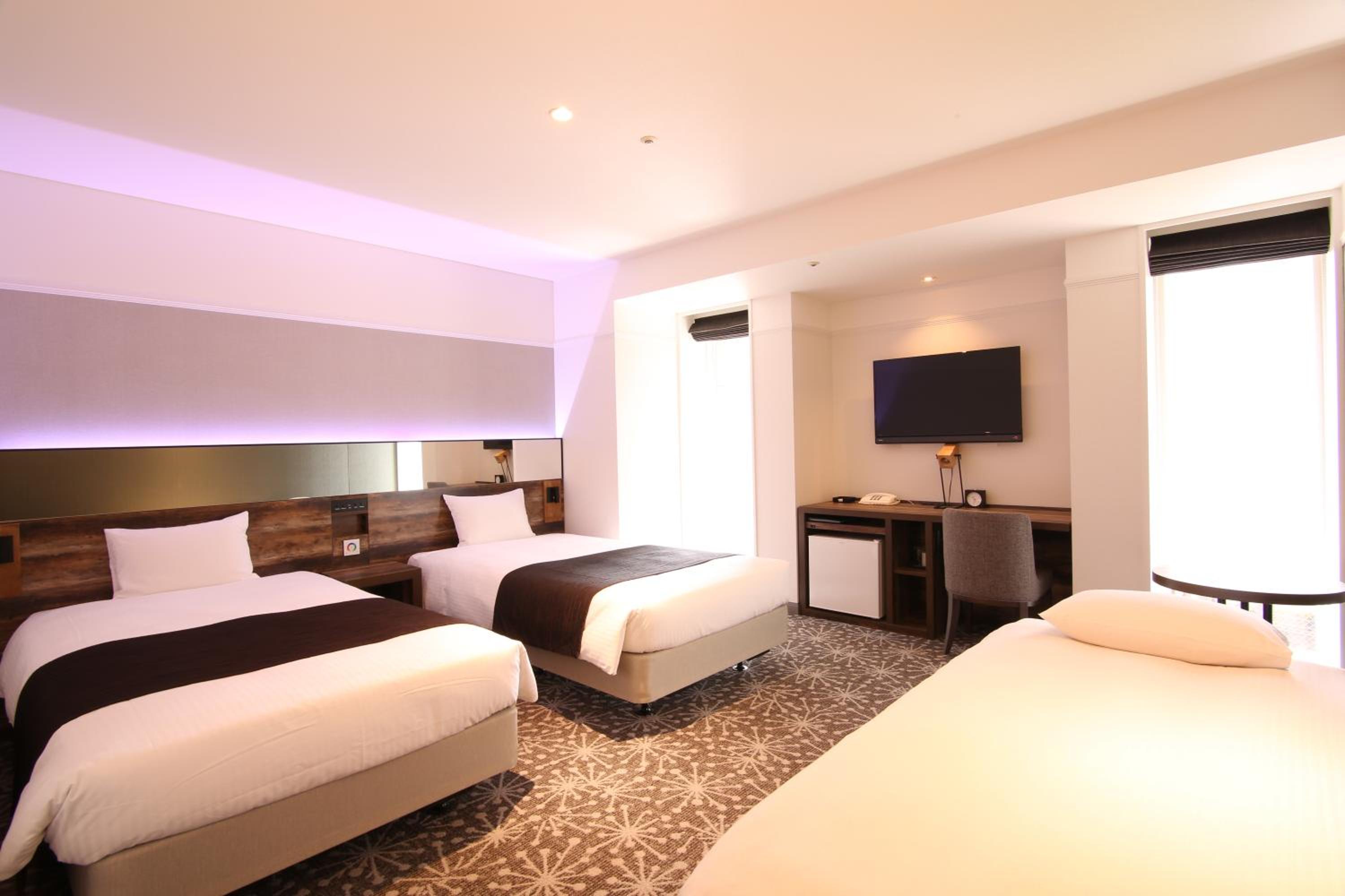 Deluxe Twin Room with Sofa Bed - Non-Smoking - Photo 1