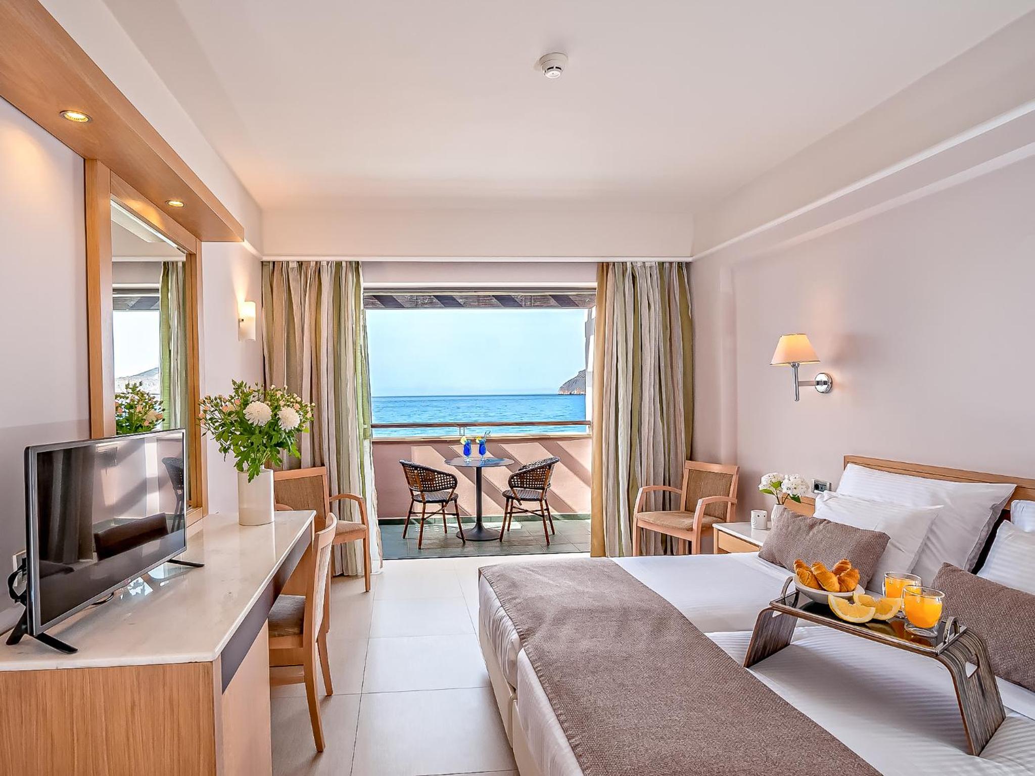Double Room with Sea View - Photo 3