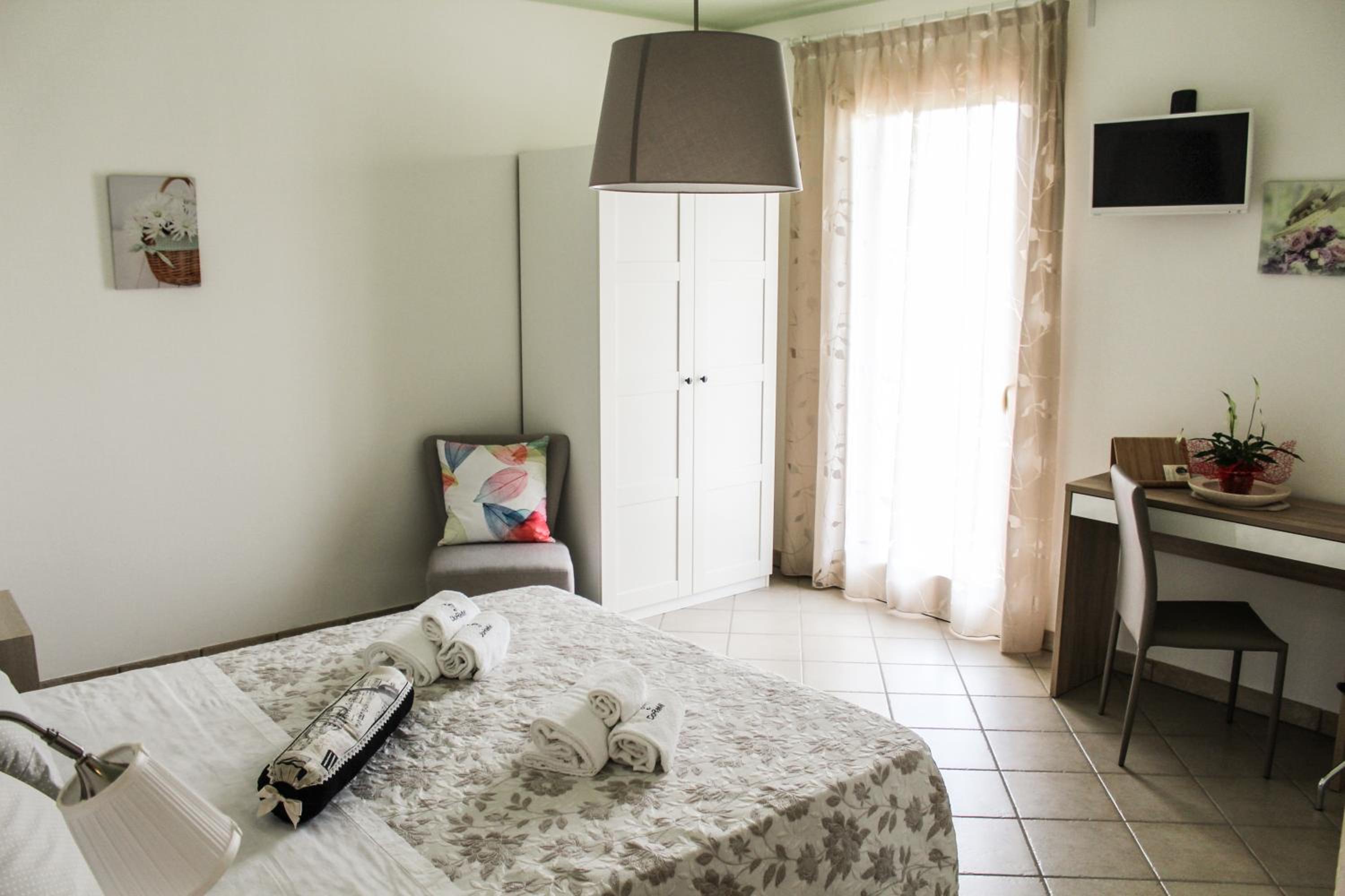 Double Room - Photo 8