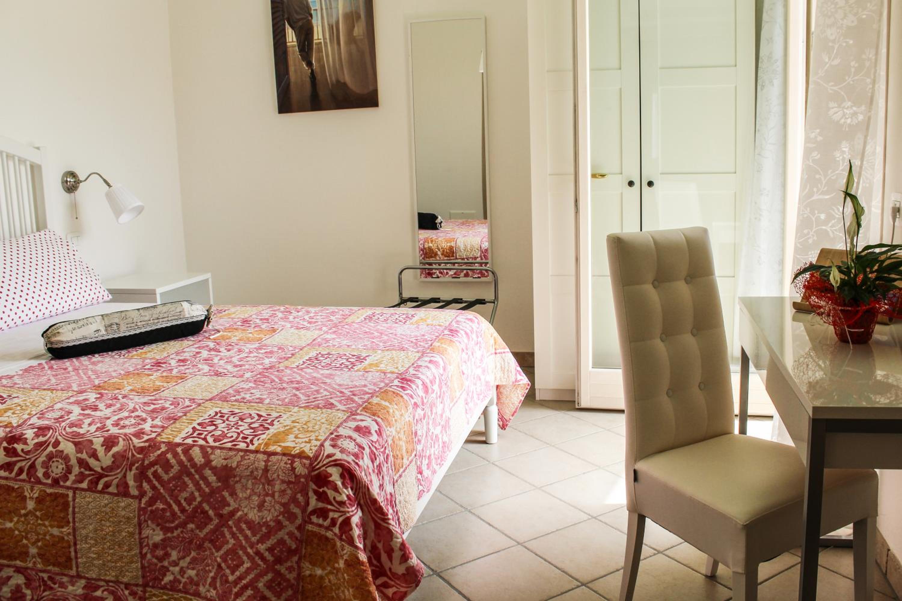 Double Room - Photo 2