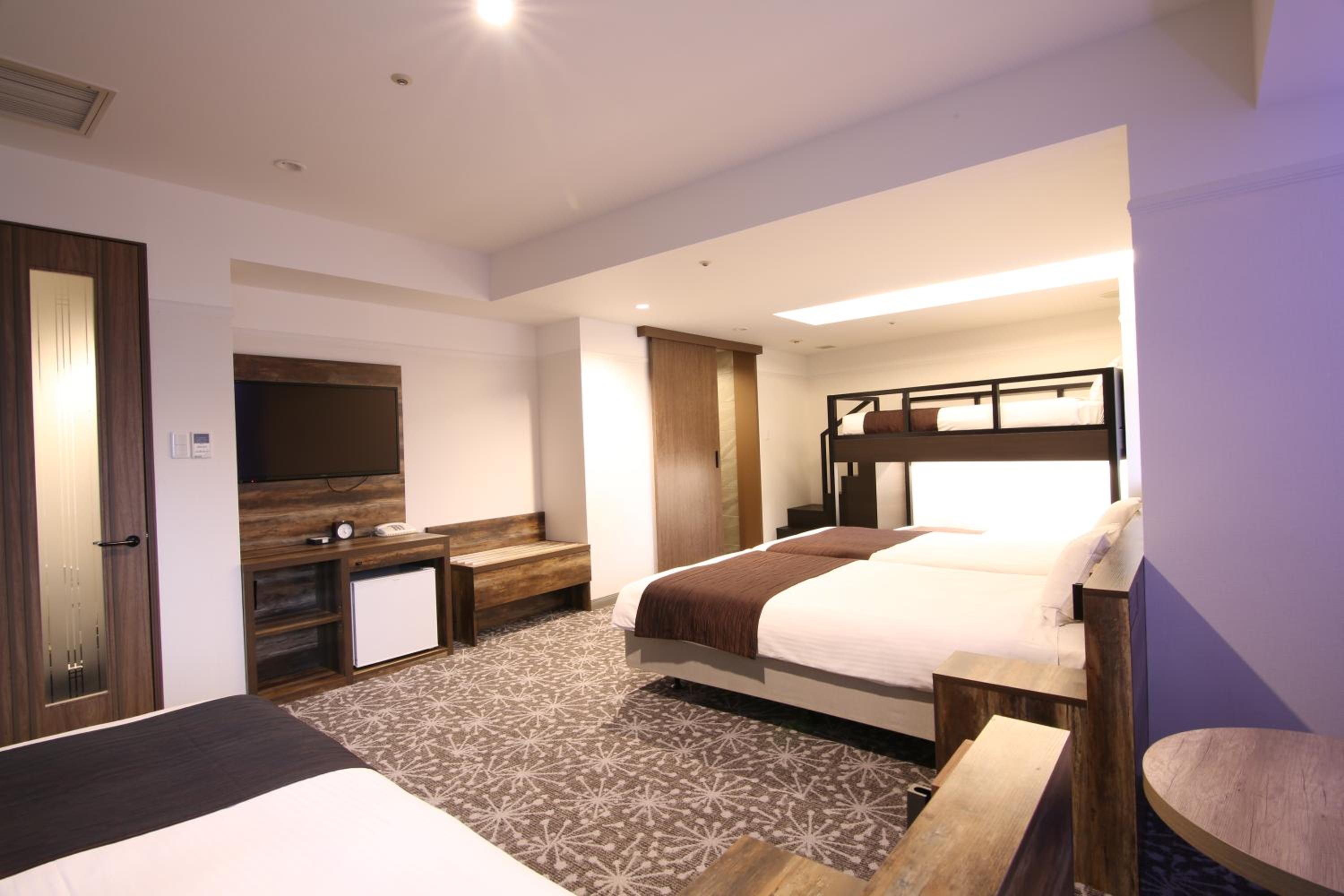 Deluxe Family Room - Non-Smoking  - Photo 4