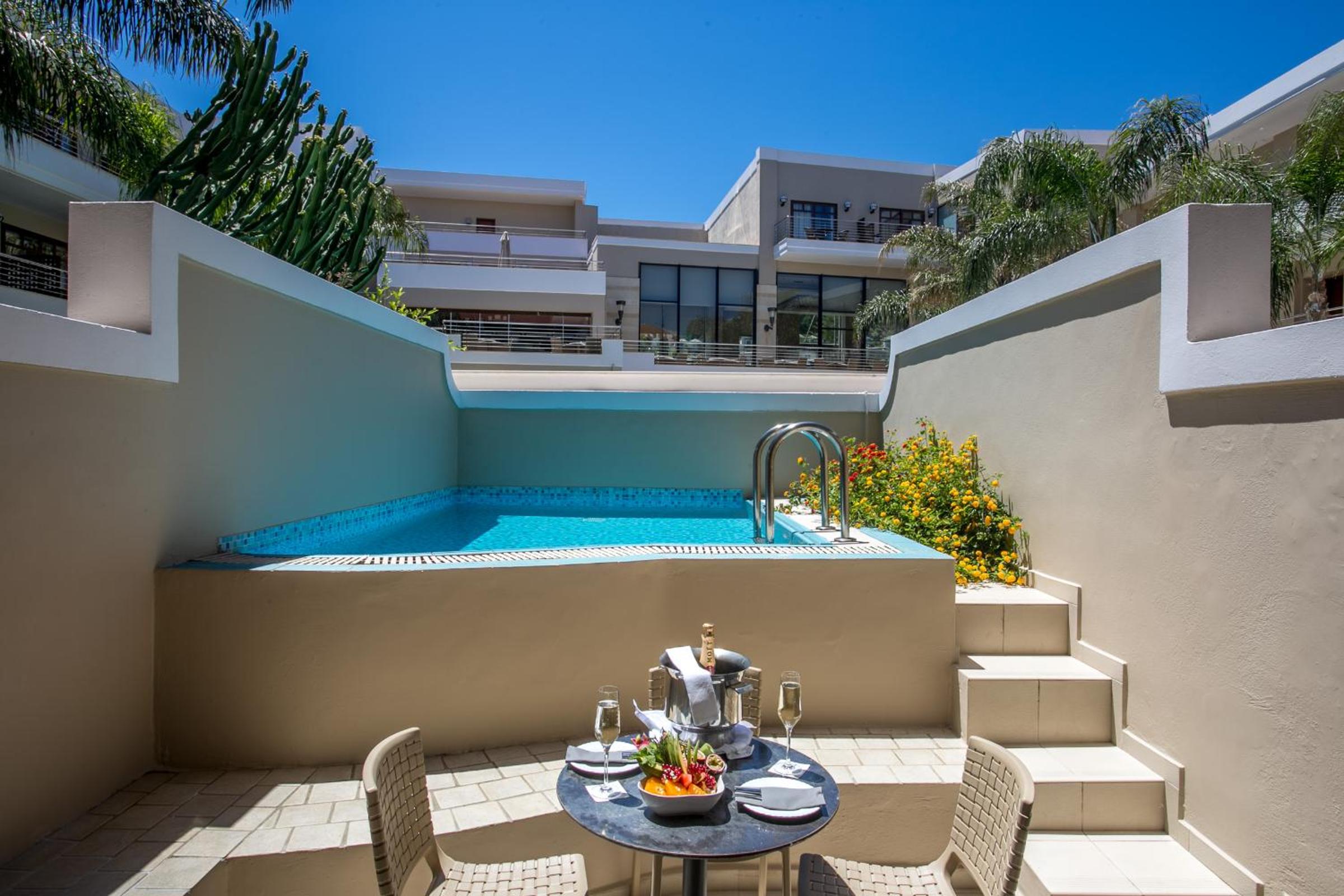 Junior Suite with Private Pool - Photo 21