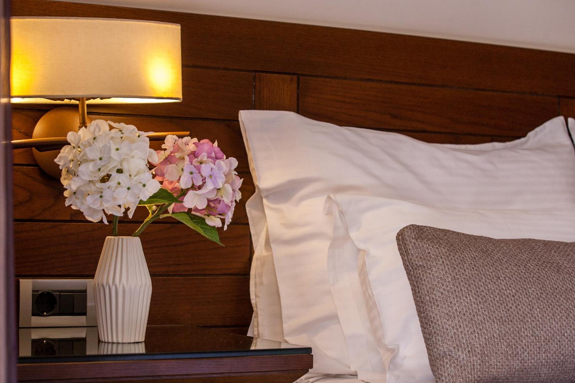 Junior Suite with Private Pool - Photo 23