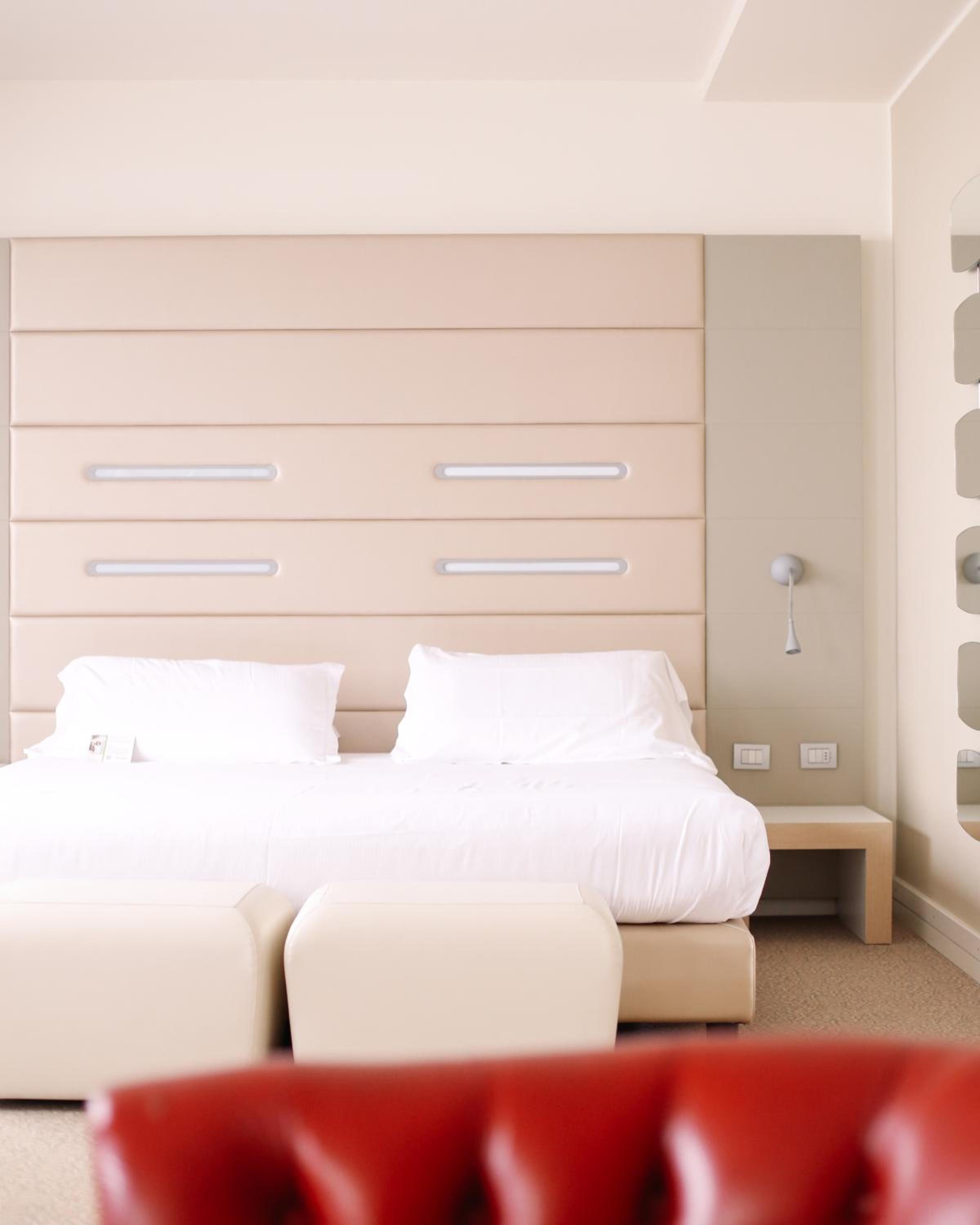 Deluxe Junior Suite - Photo 10