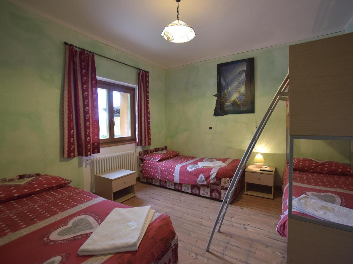 Family Room (6 Adults)