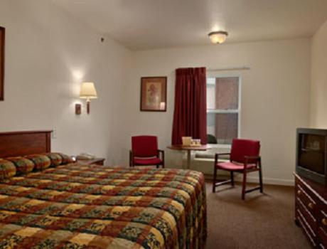 King Room - Non-Smoking - Photo 4