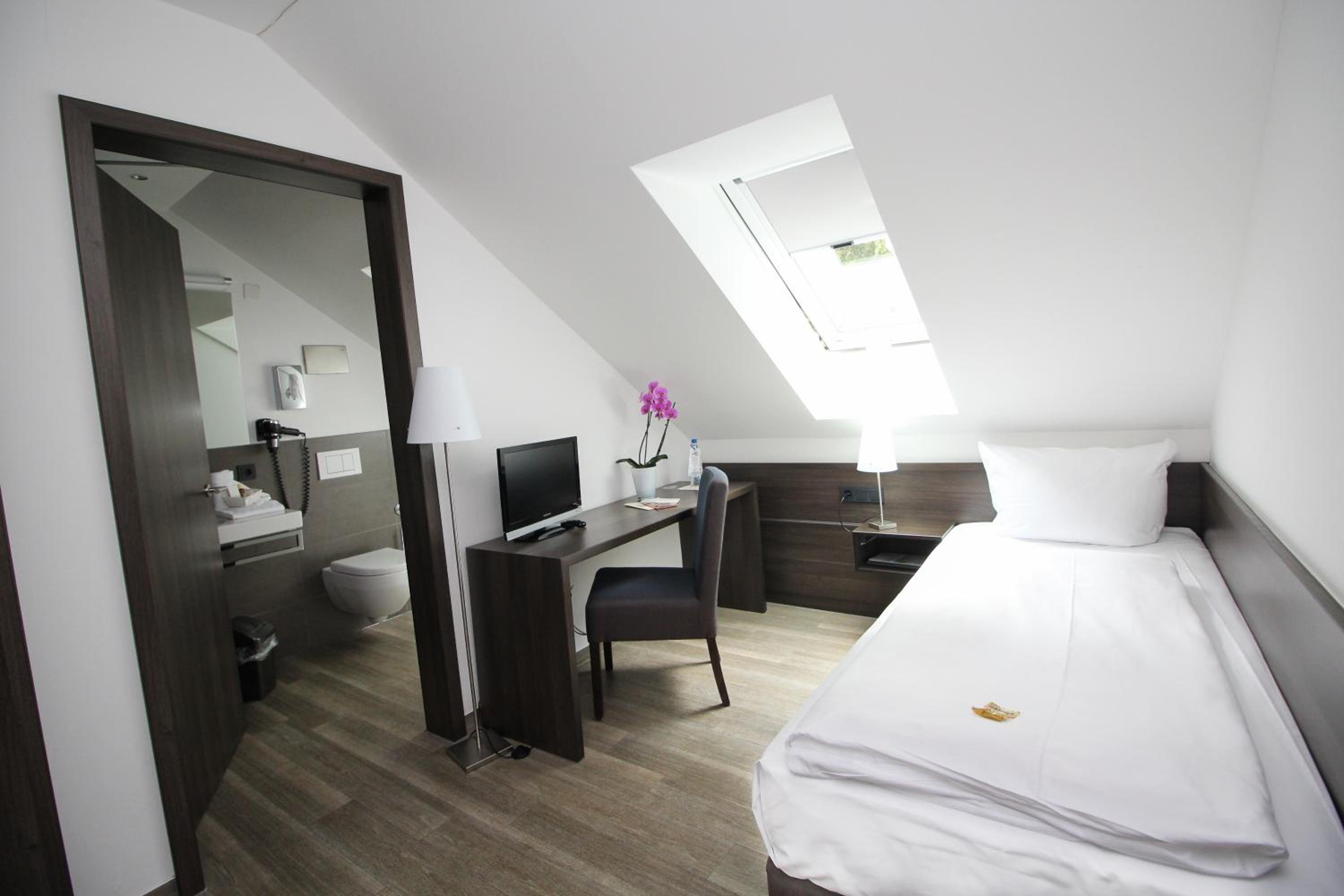 Single Room photo 3