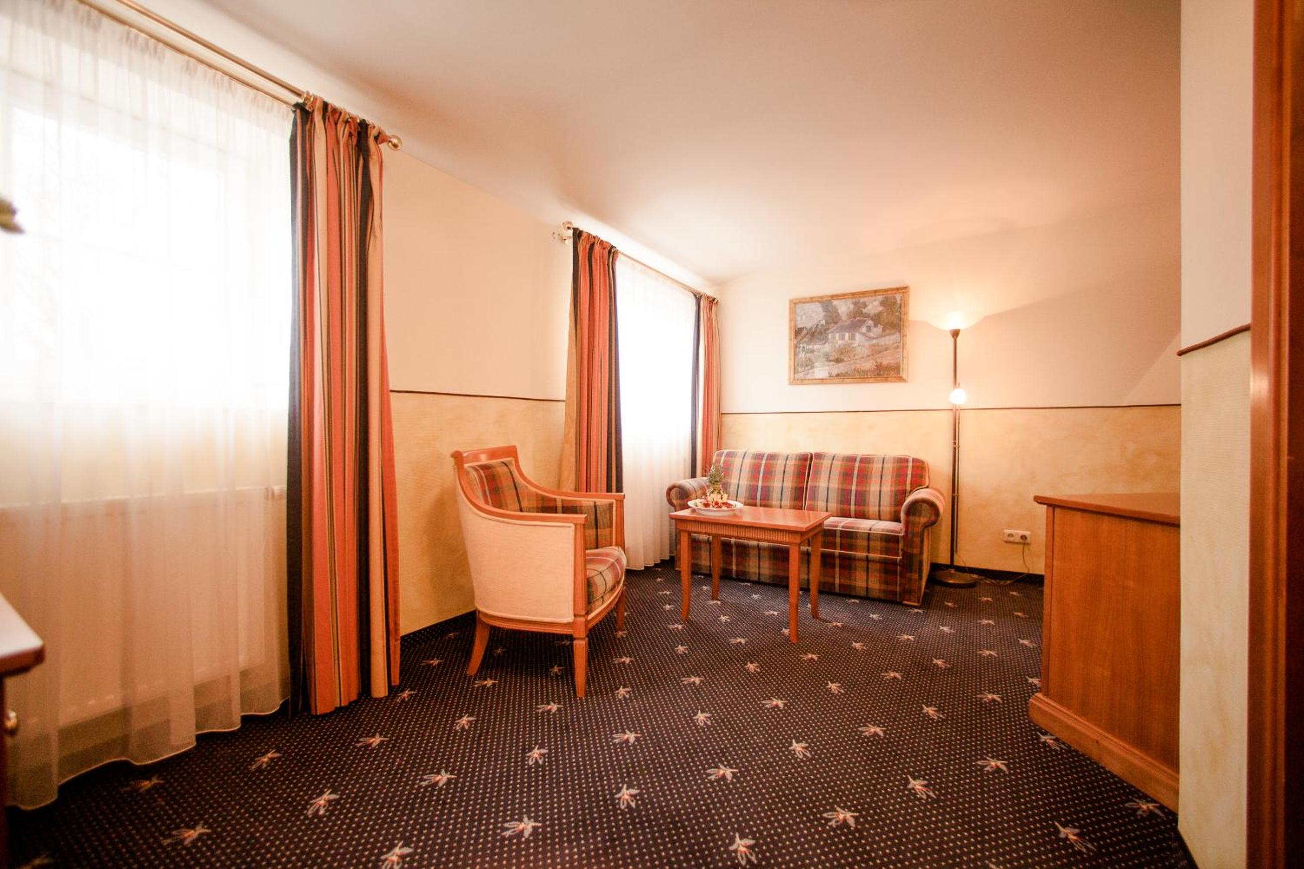 Suite - Photo 1