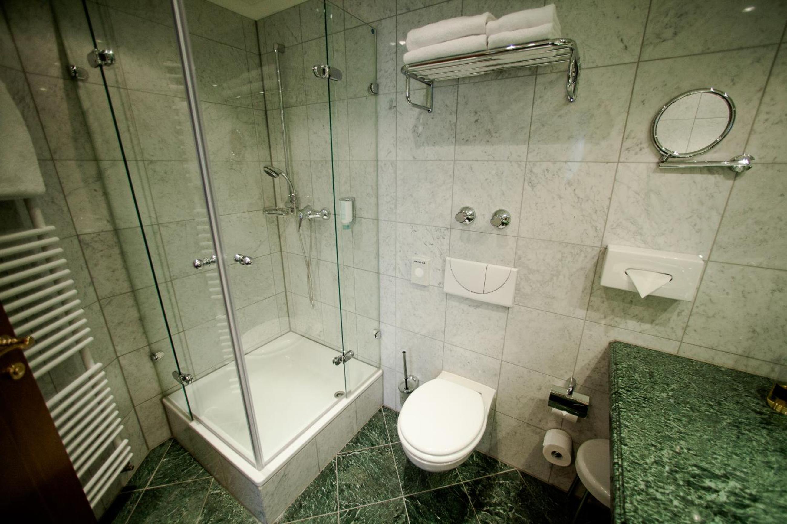 Suite - Photo 2