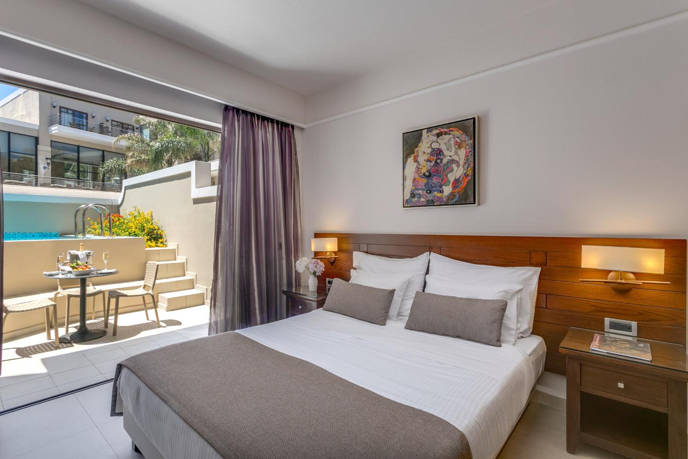 Junior Suite with Private Pool - Photo 27