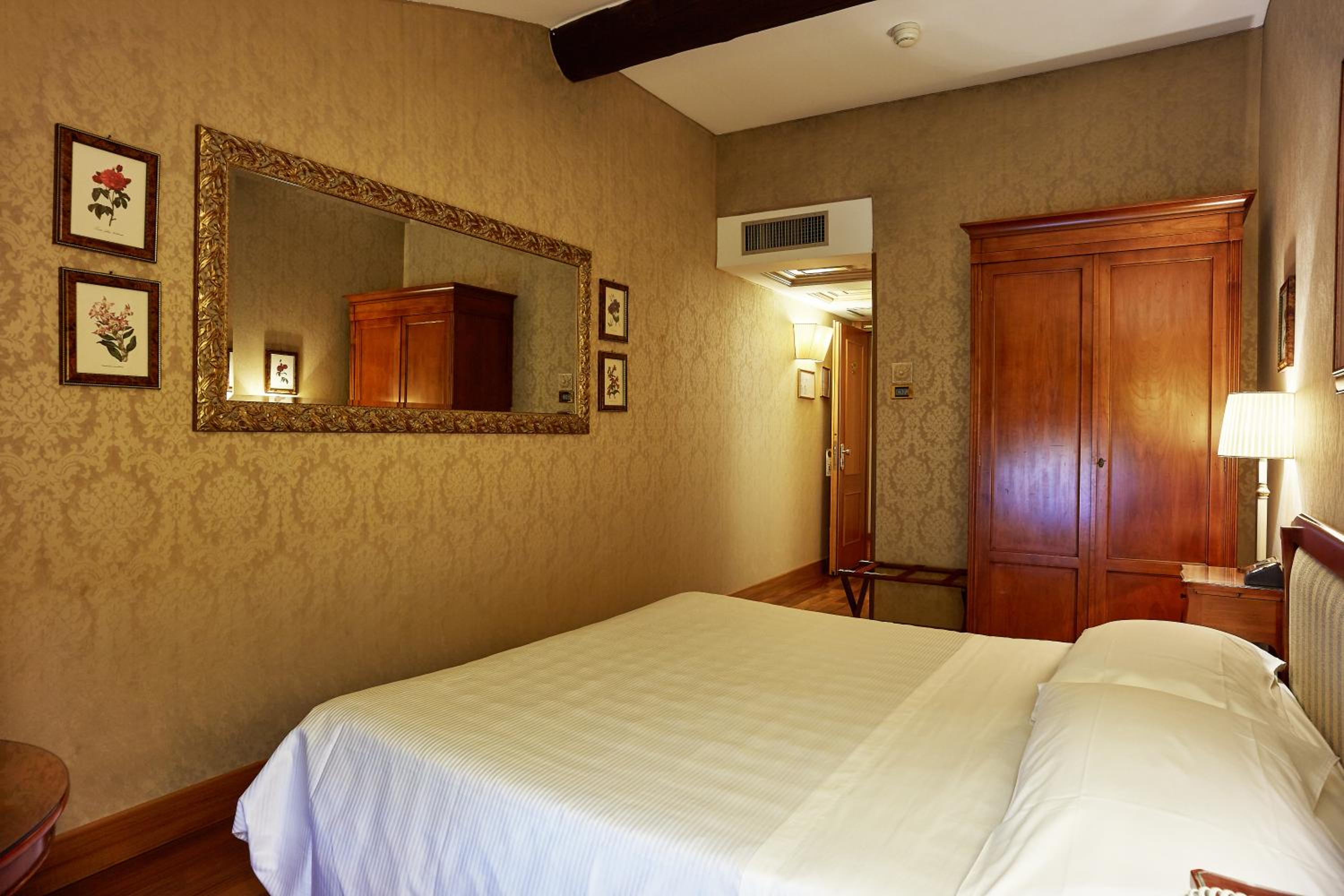 Classic  Double or Twin Room - Photo 5
