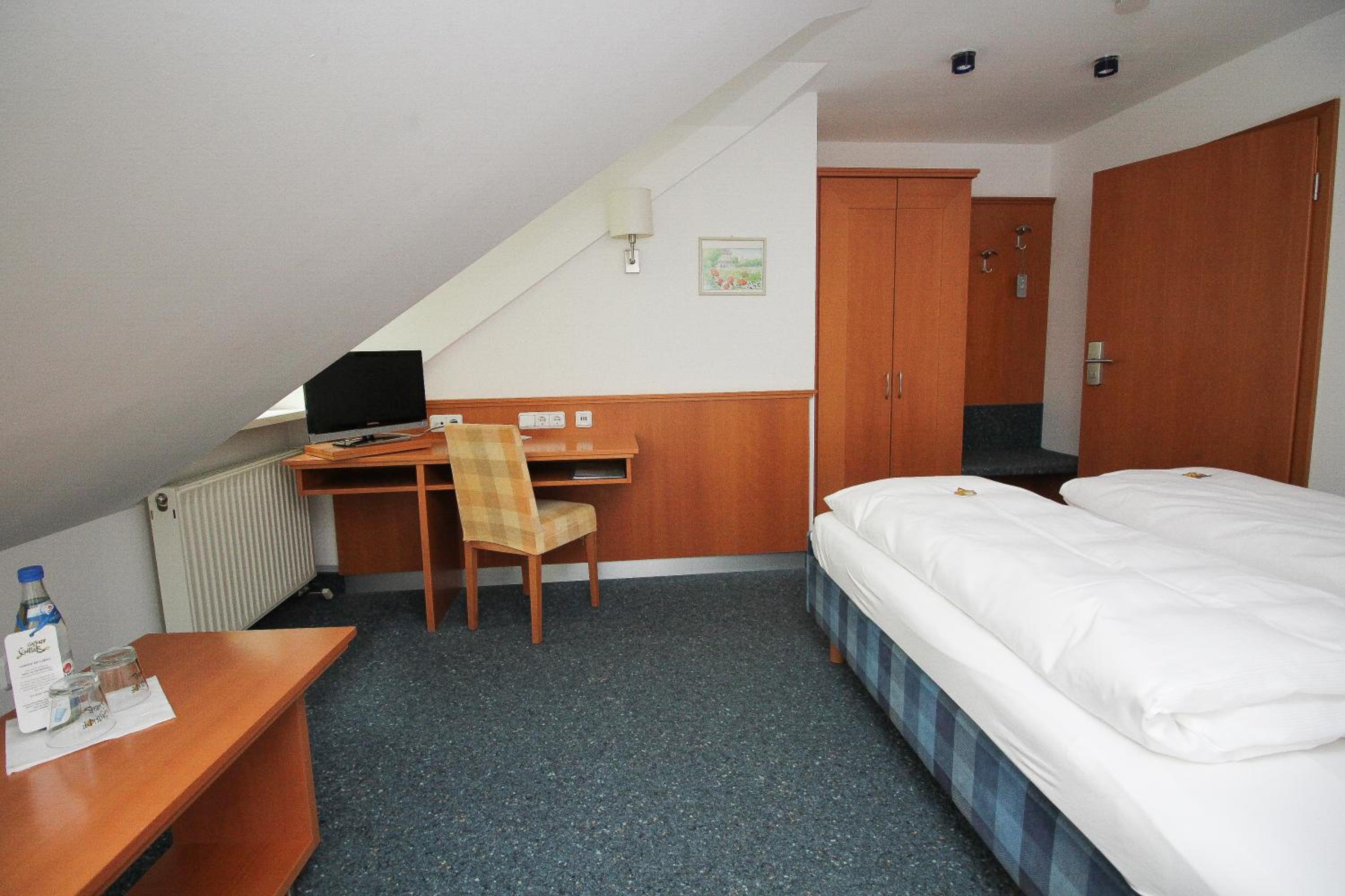 Standard Double Room - Photo 2