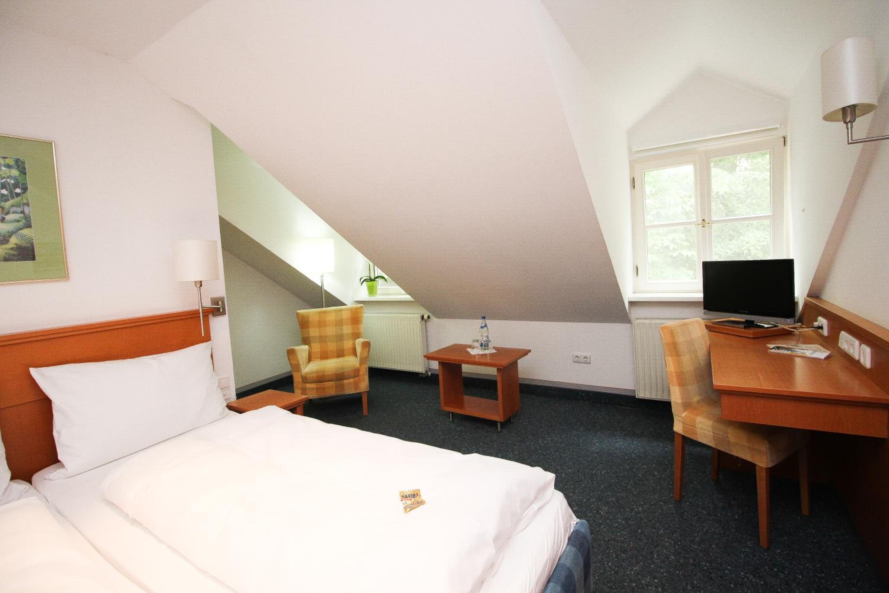 Standard Double Room - Photo 6