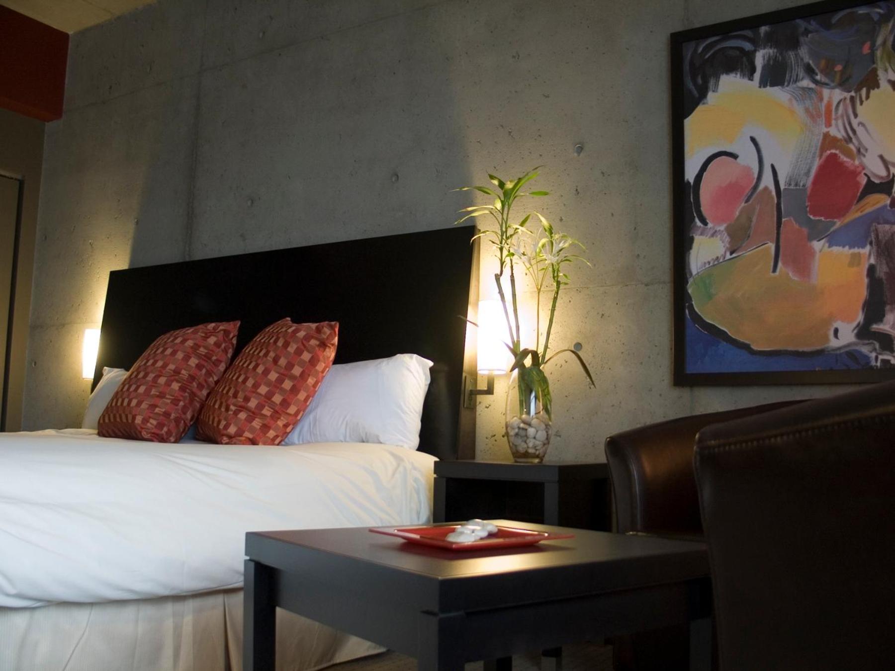 Grand Comfort One Queen Bed Room - Photo 8