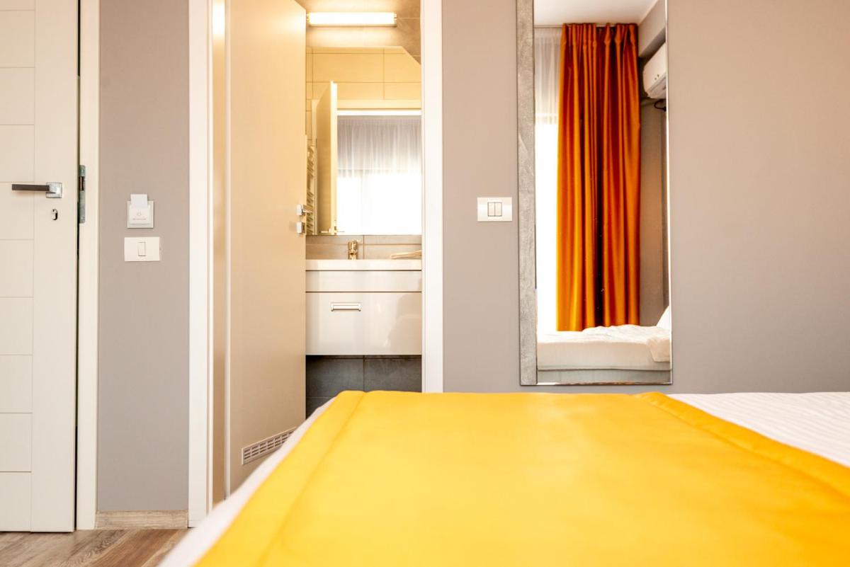 Big City Life - Deluxe Double Room with Balcony  photo 2
