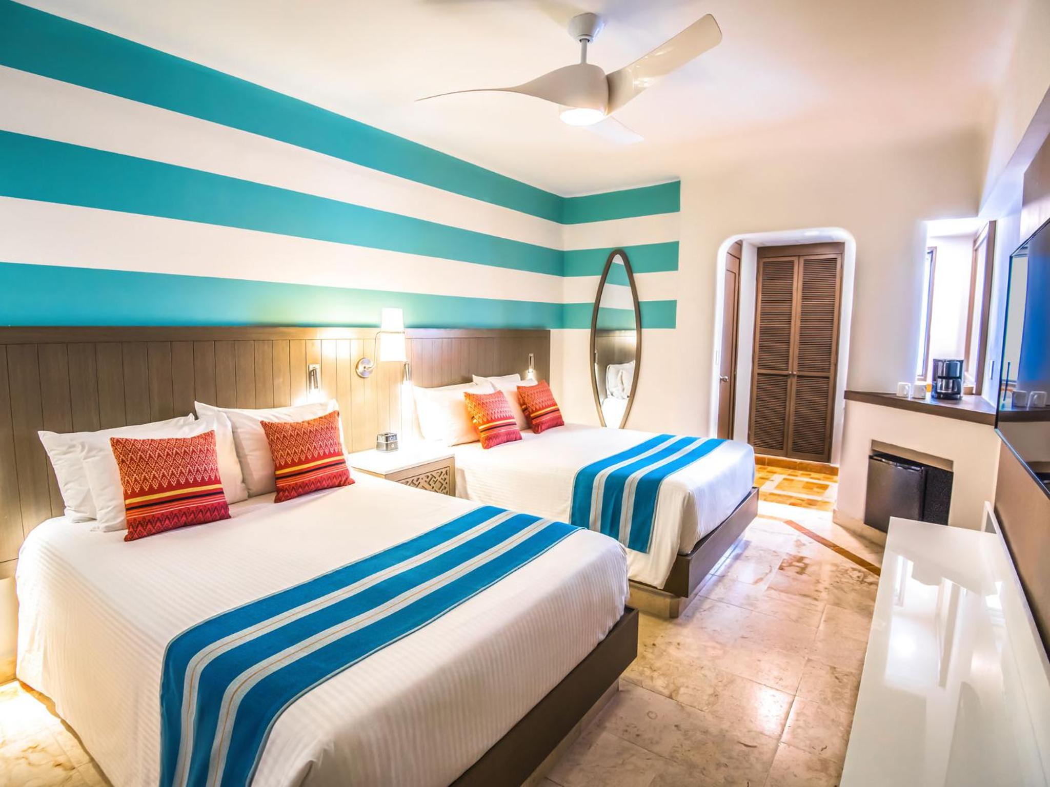 Standard Room with Two Double Beds - Photo 2