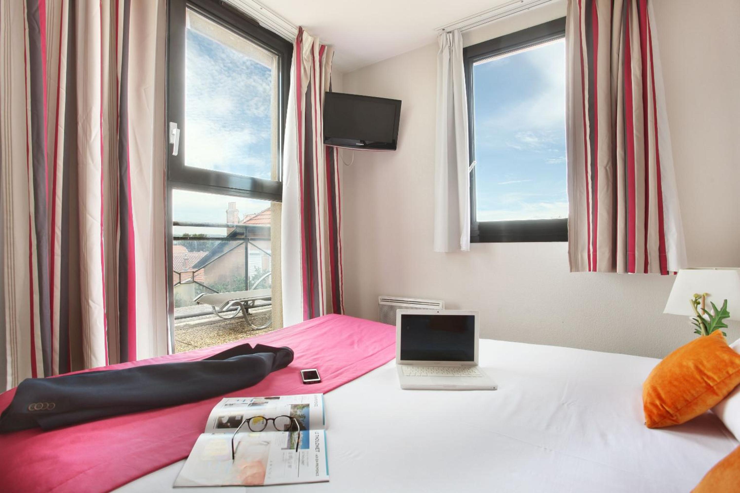 One-Bedroom Apartment with Terrace (4 Adults) - Photo 2