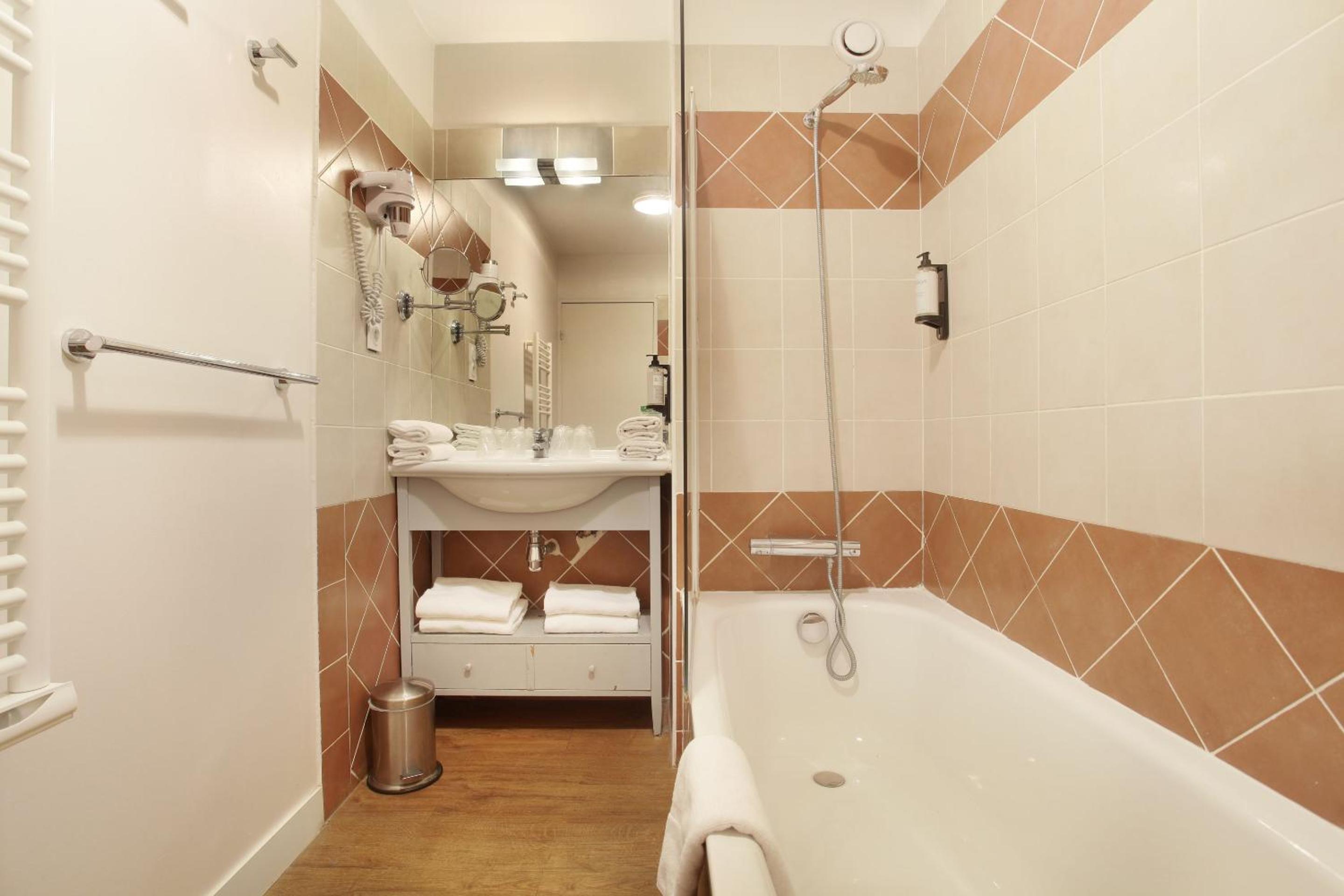 One-Bedroom Apartment with Terrace (4 Adults) - Photo 8